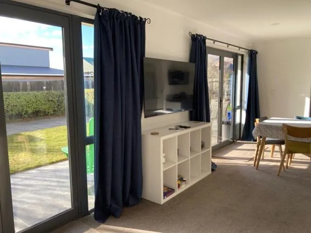 Colonial Manor Motel