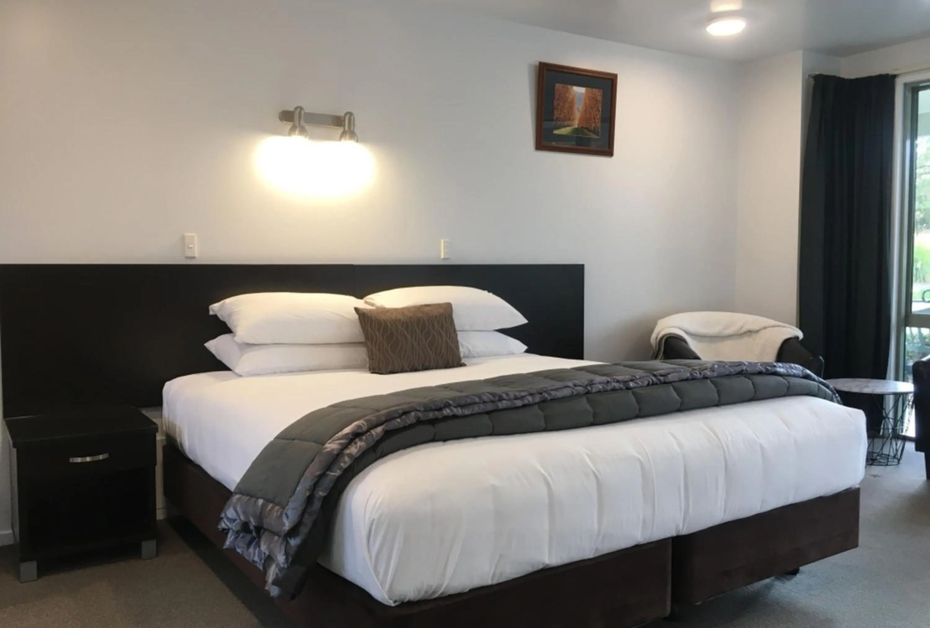 Bed in Colonial Manor Motel