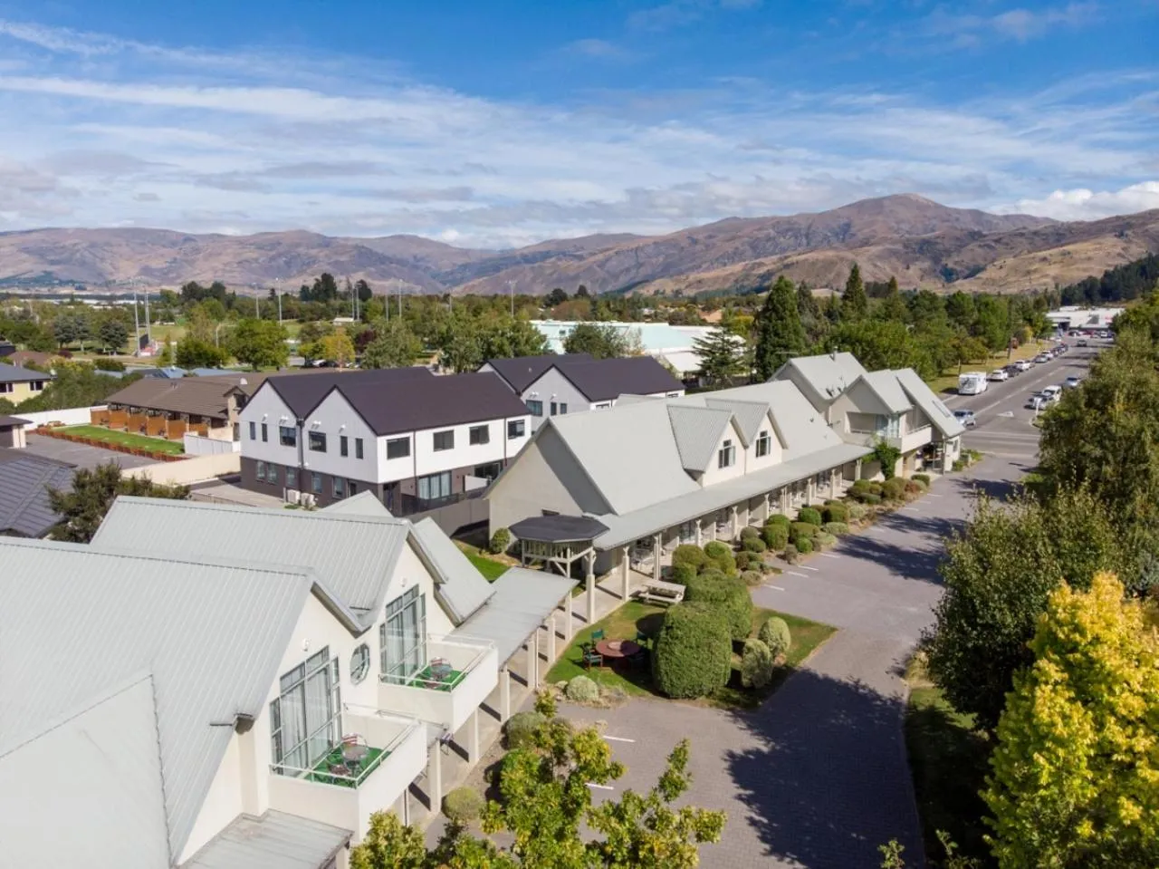 Property building in Colonial Manor Motel