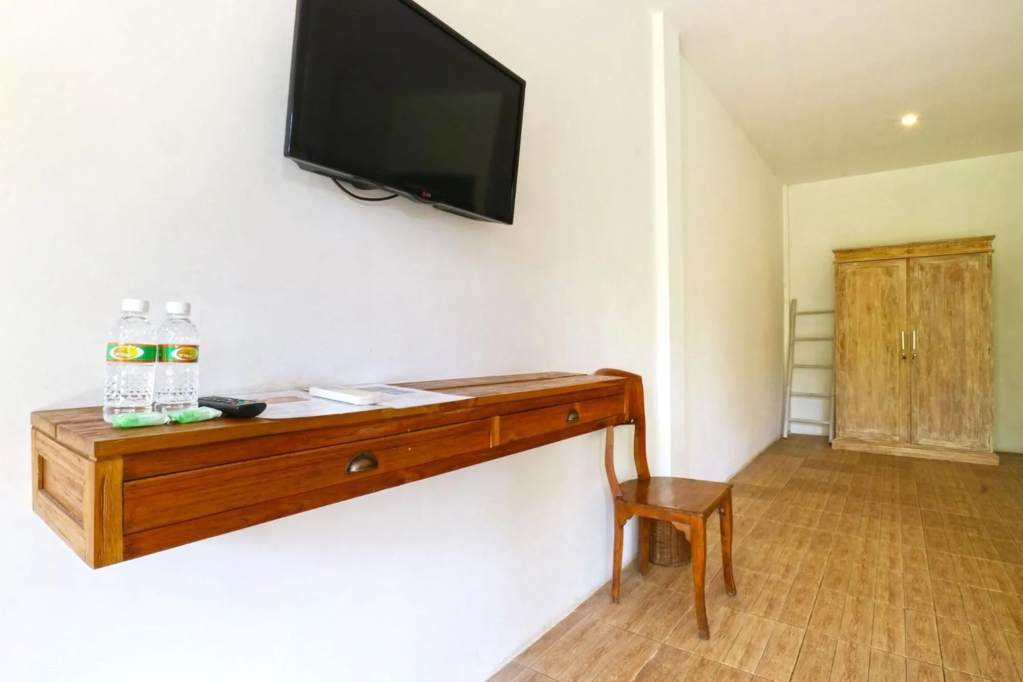 TV and multimedia in Diuma residence yoga meditation retreat and healing Center