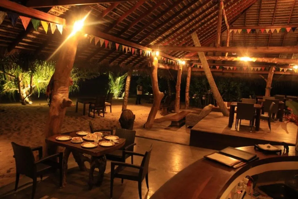 Restaurant/places to eat in Mangrove Beach Cabana