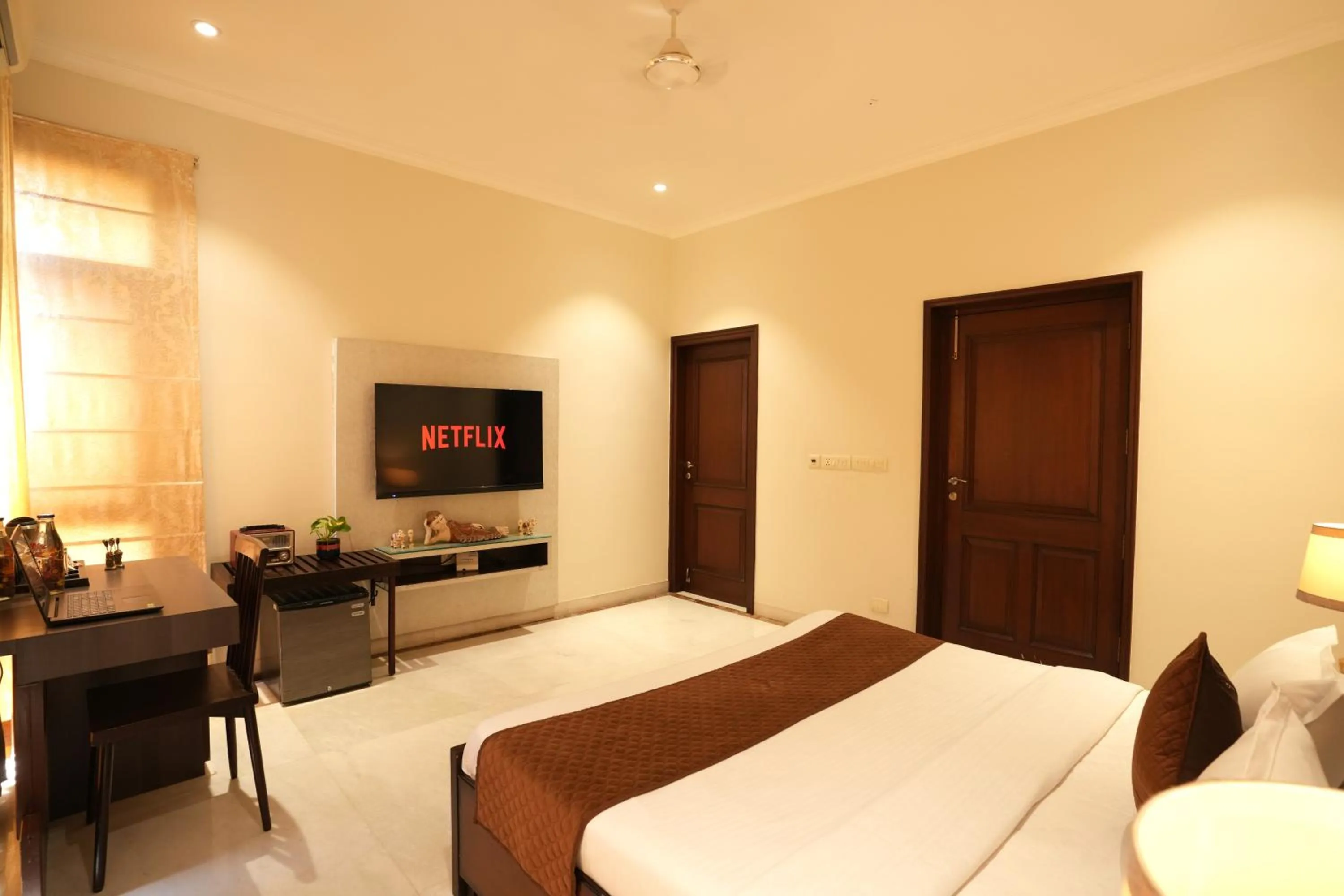 Photo of the whole room, Bed in Palm 34