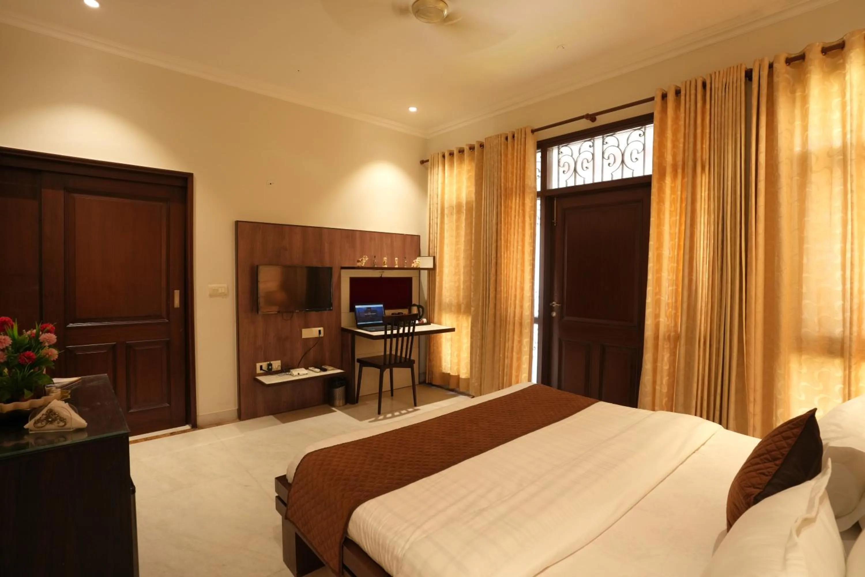 Photo of the whole room, Bed in Palm 34