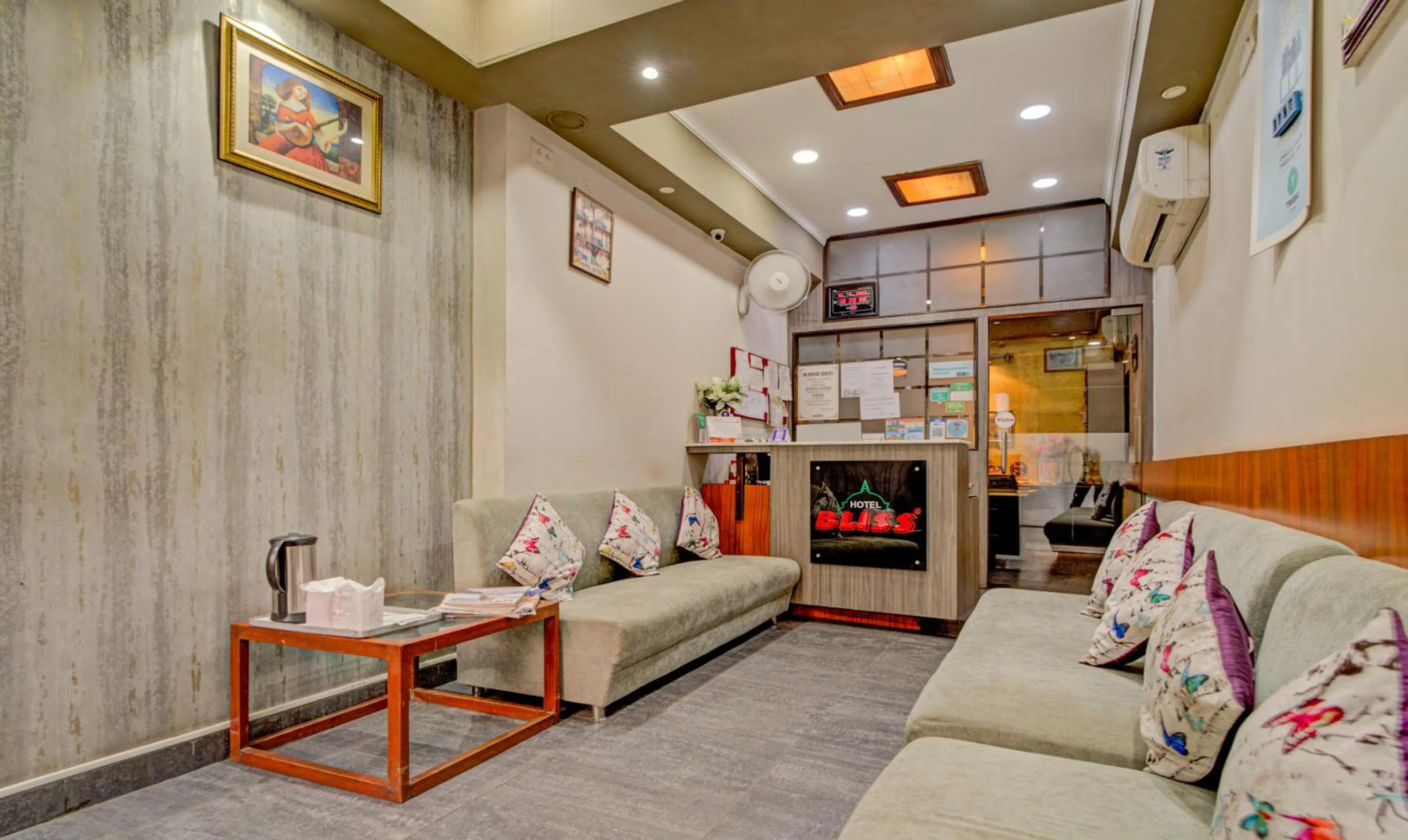 Lobby or reception in Treebo Bliss