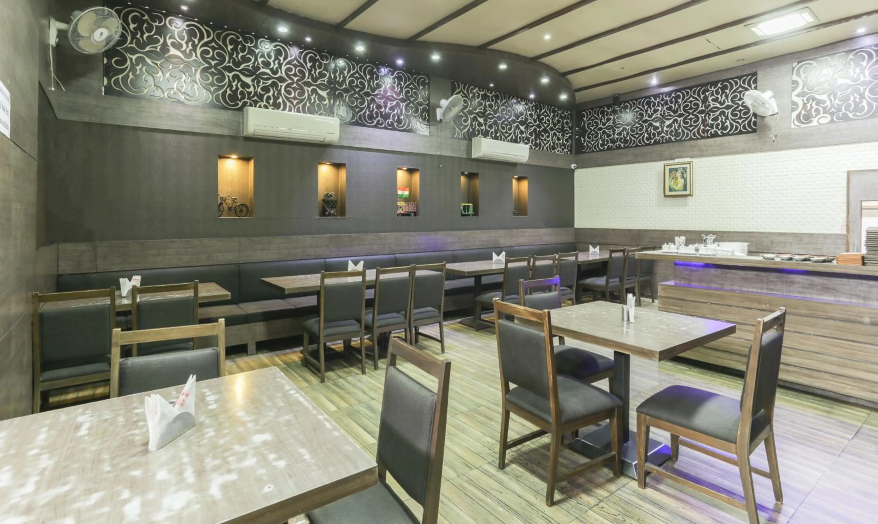 Restaurant/places to eat in Treebo Bliss