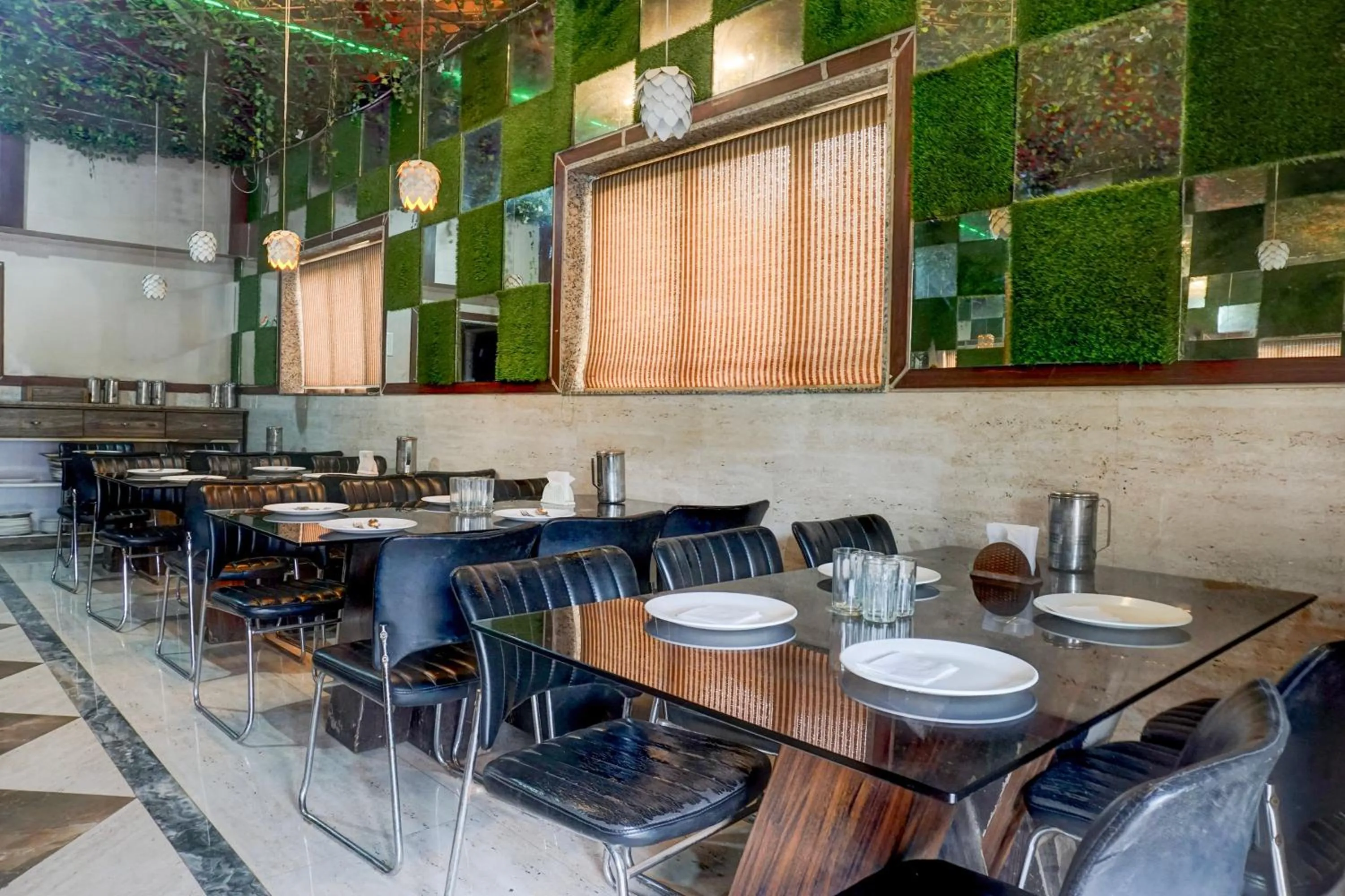 Restaurant/places to eat in Hotel O Ambassador Hotel Panchgani