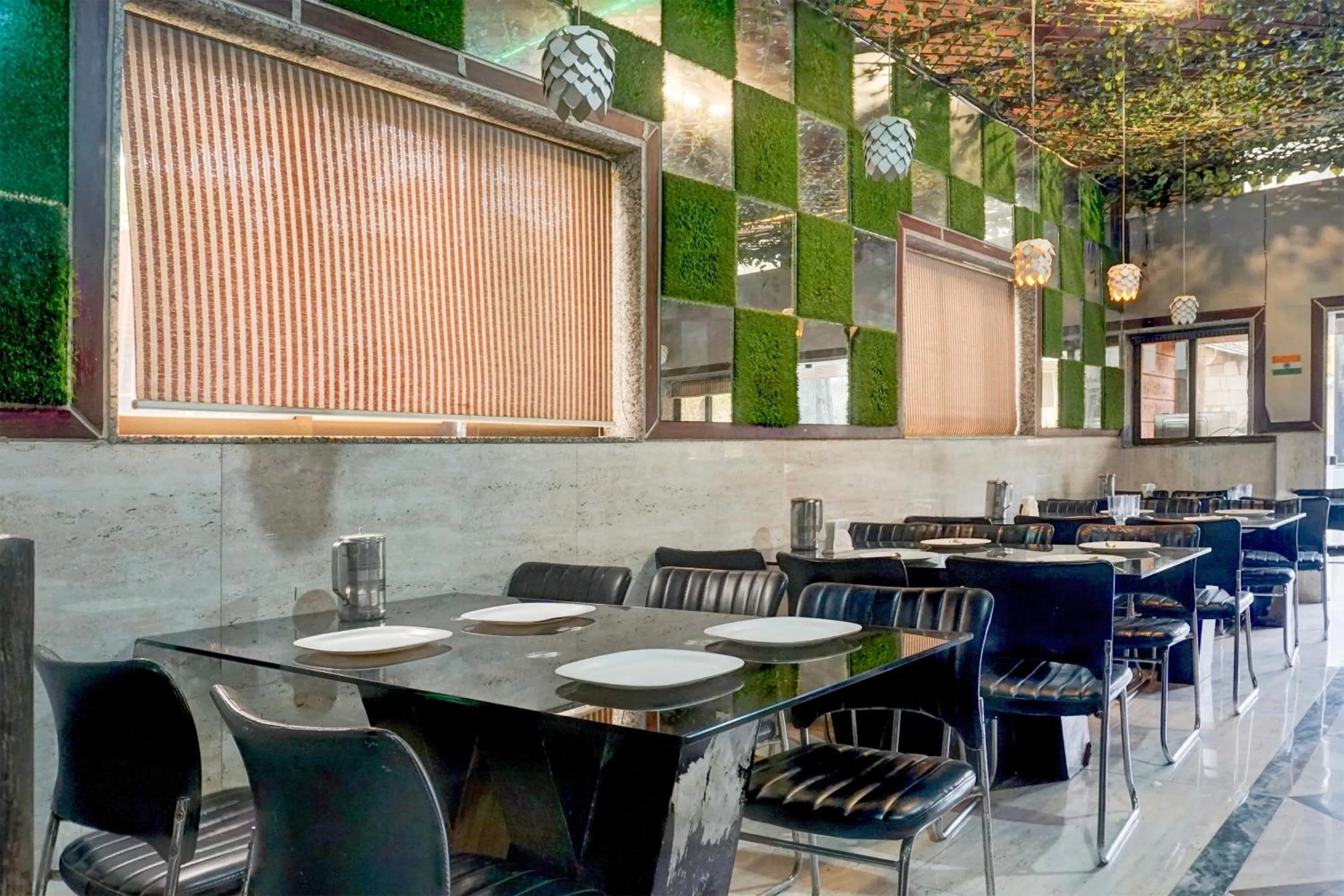 Restaurant/places to eat in Hotel O Ambassador Hotel Panchgani