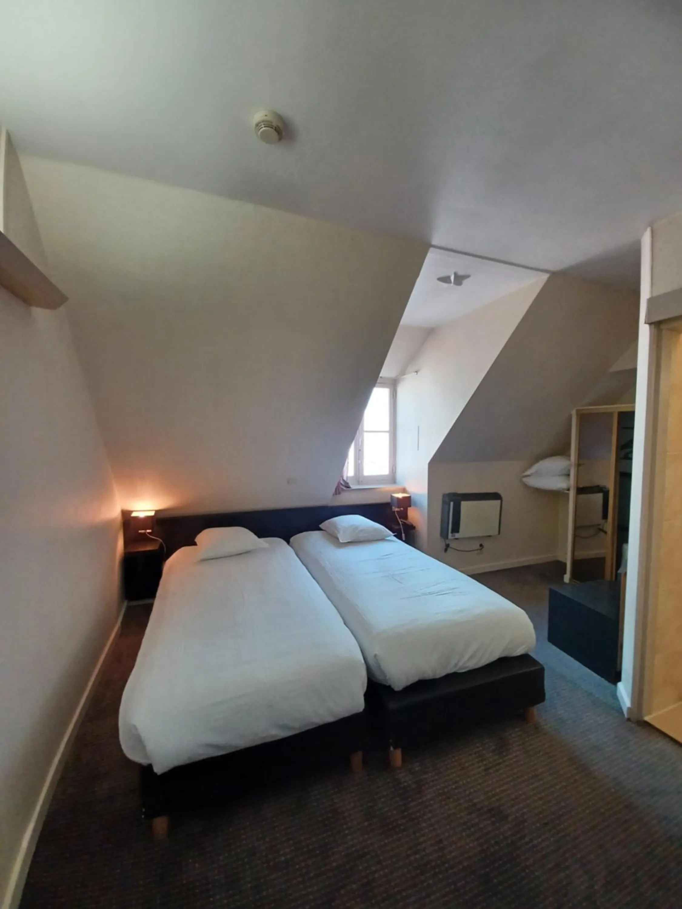 Bedroom, Bed in Hotel Koffieboontje