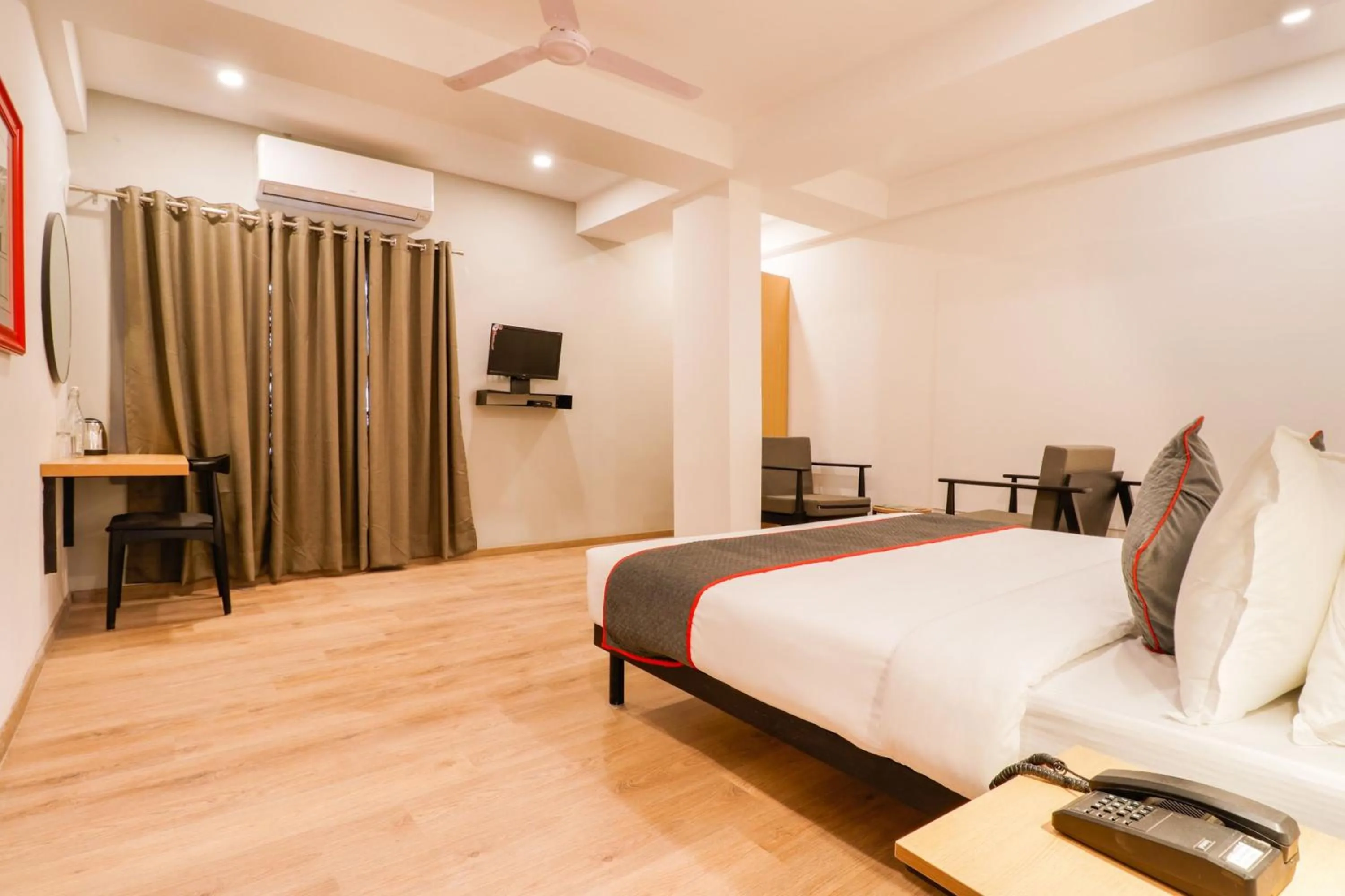 Bedroom, Bed in Townhouse South Tukoganj