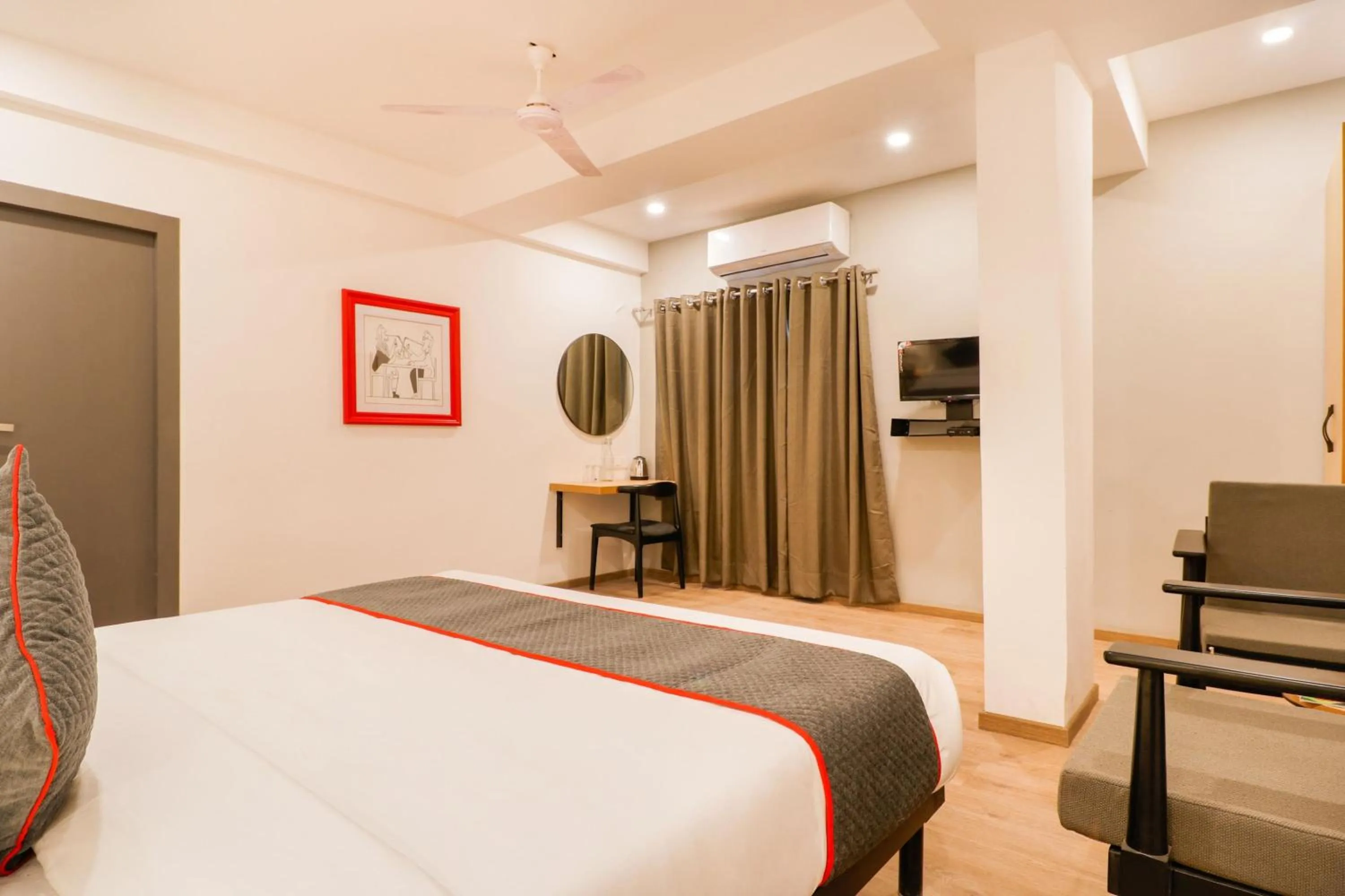 Bedroom, Bed in Townhouse South Tukoganj