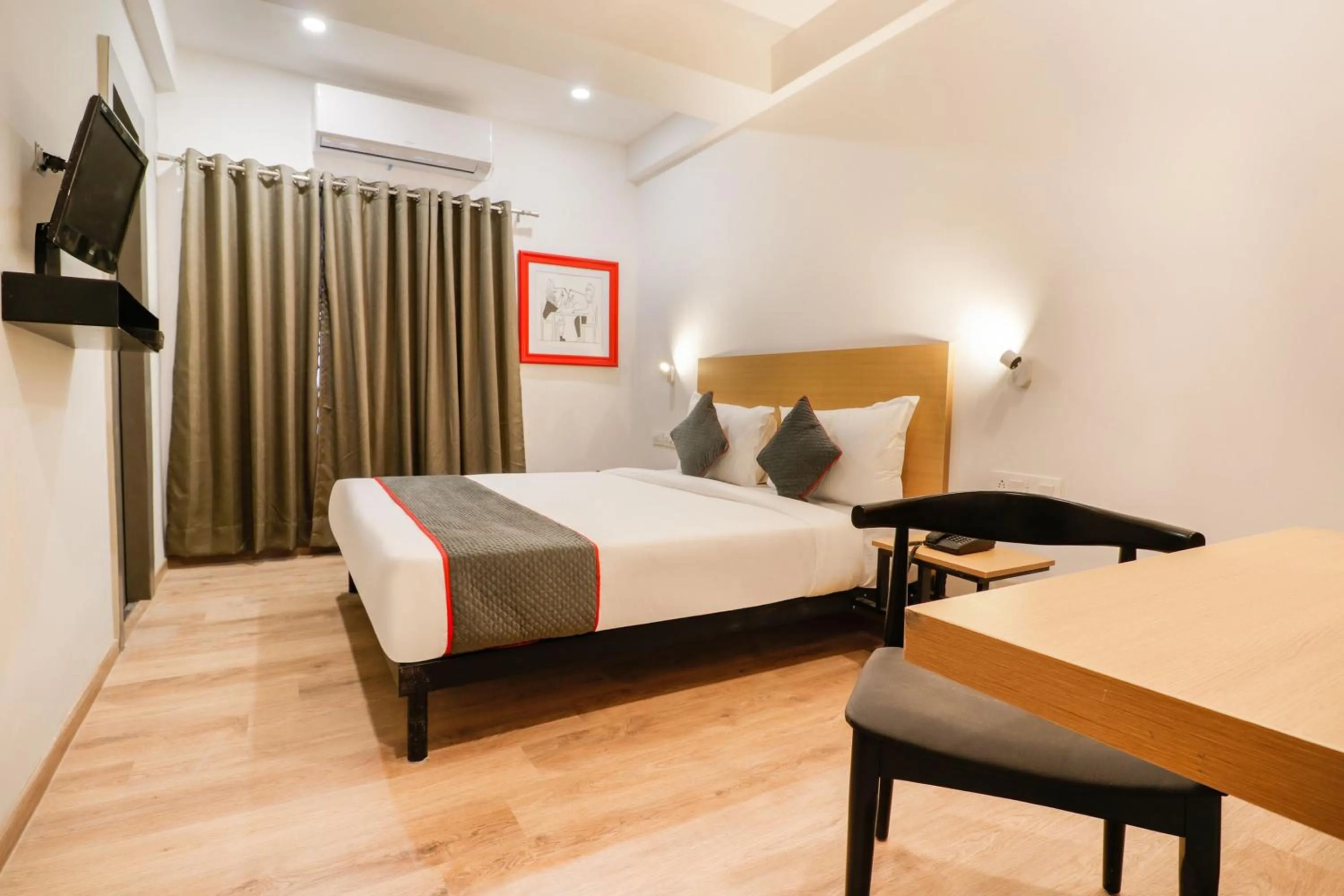 Bedroom, Bed in Townhouse South Tukoganj