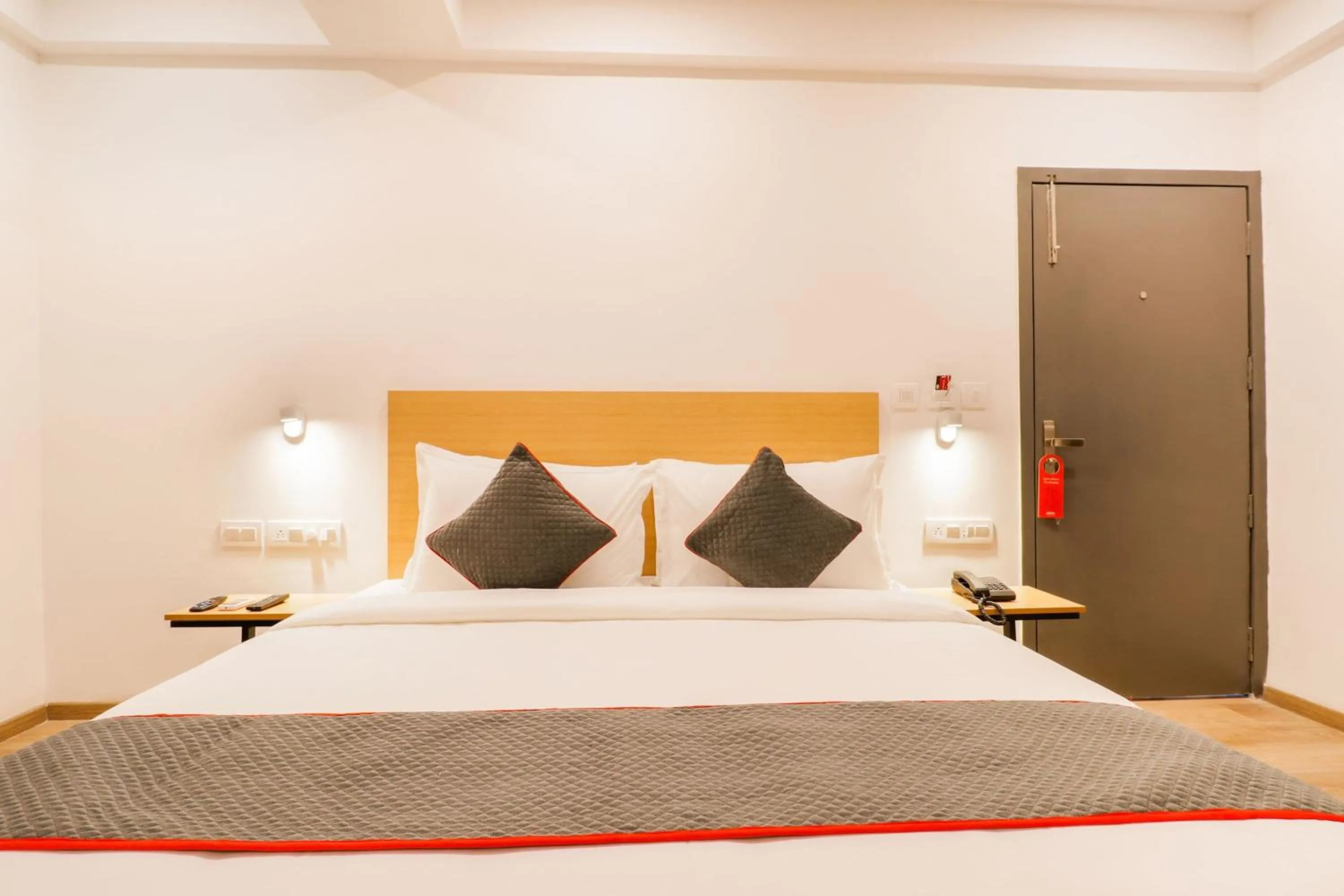 Bedroom, Bed in Townhouse South Tukoganj