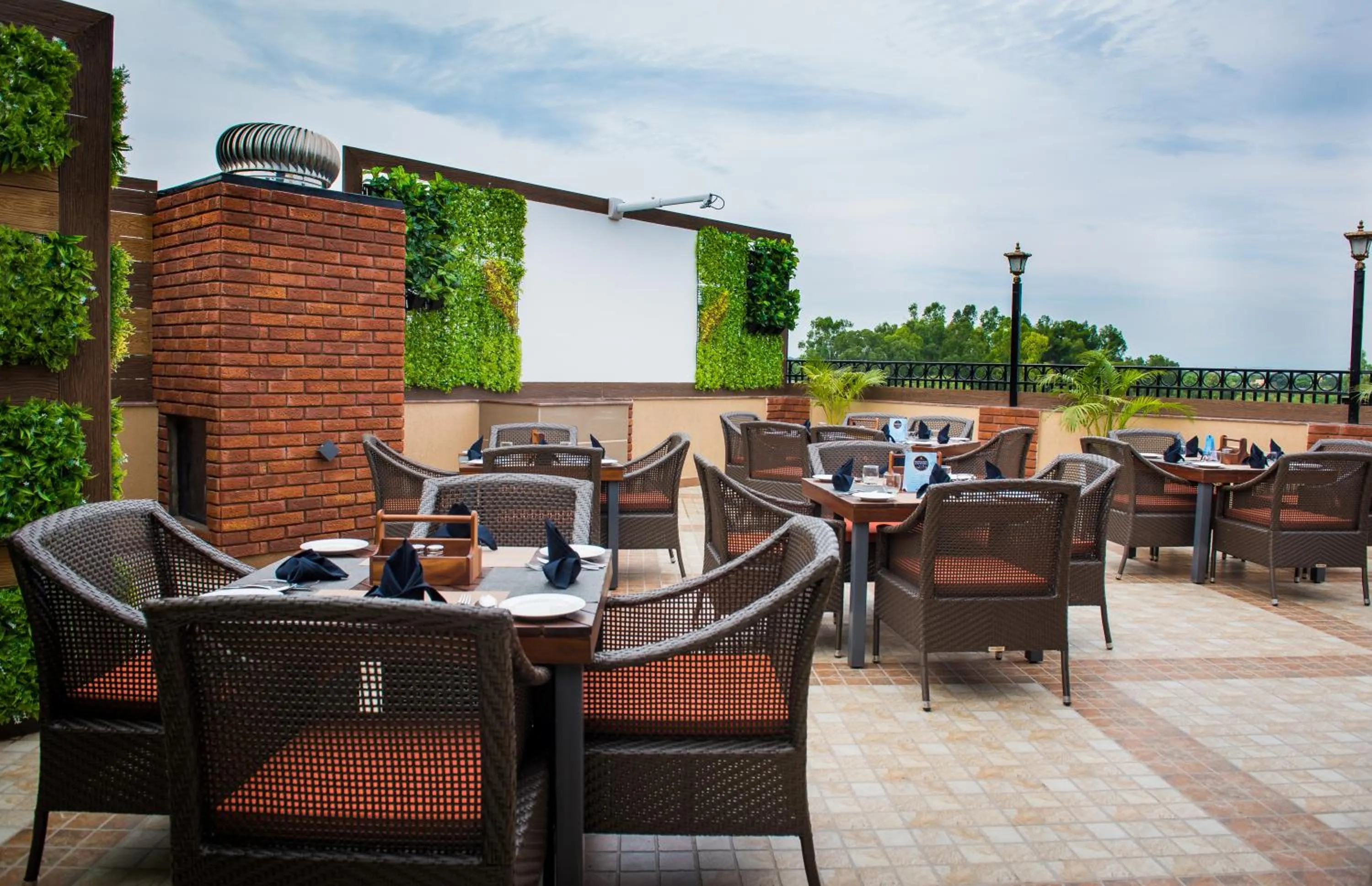 Lounge or bar in Glades Hotel