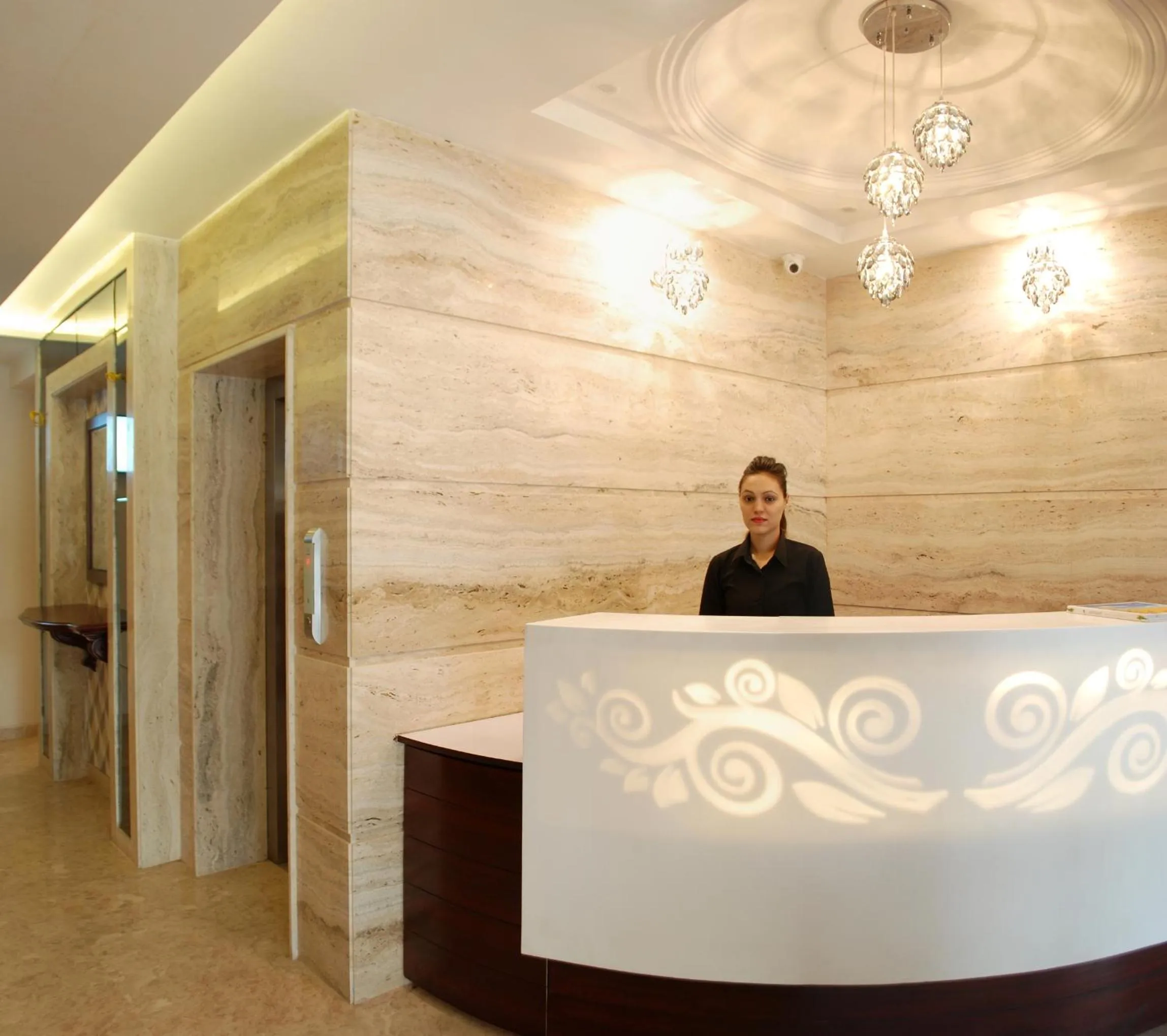 Lobby or reception in Glades Hotel