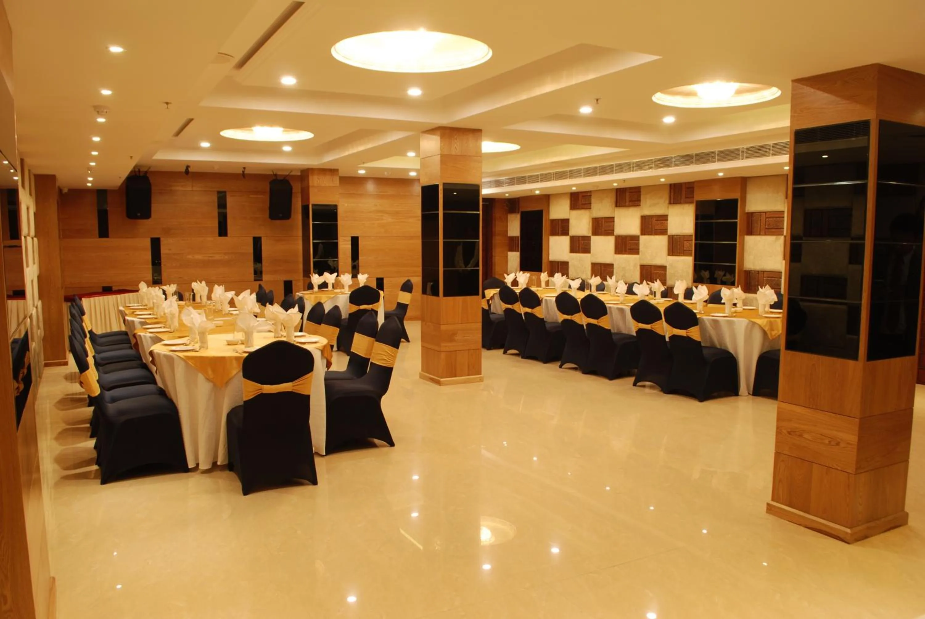 Banquet/Function facilities in Glades Hotel