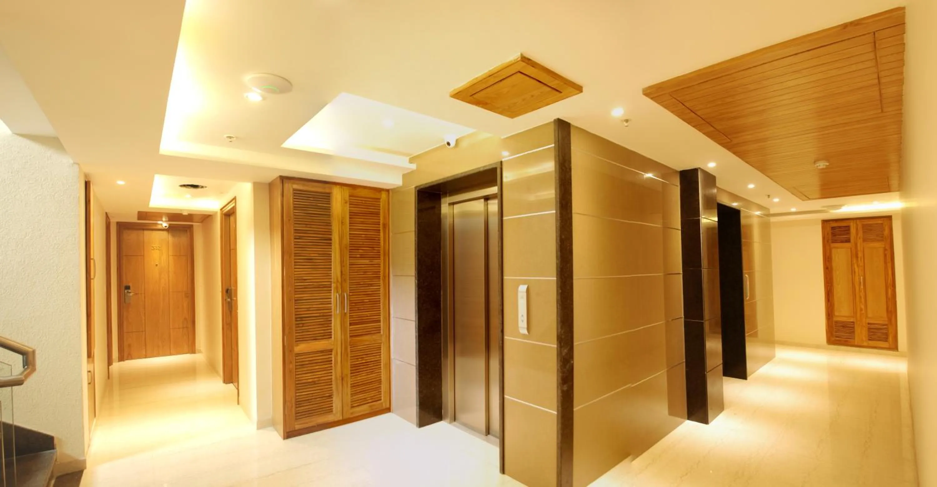 elevator in Glades Hotel