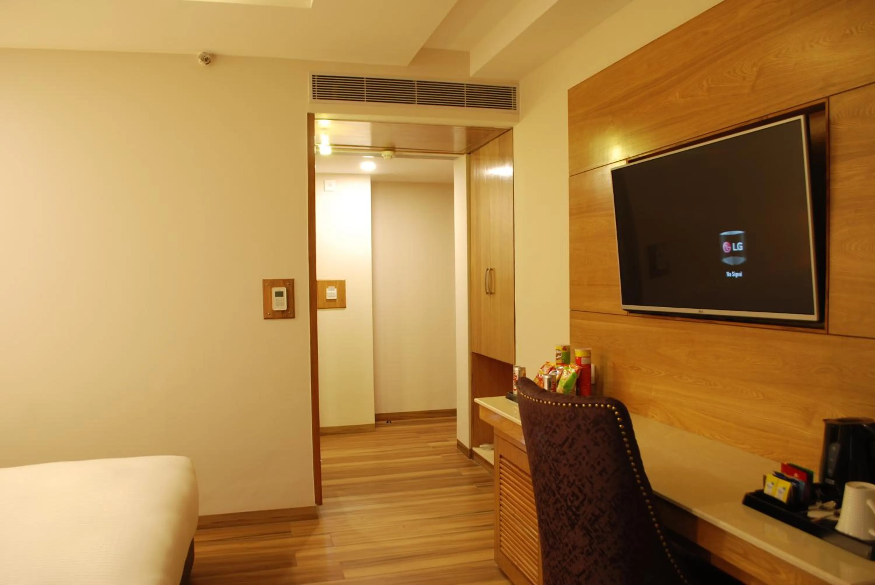 TV and multimedia in Glades Hotel