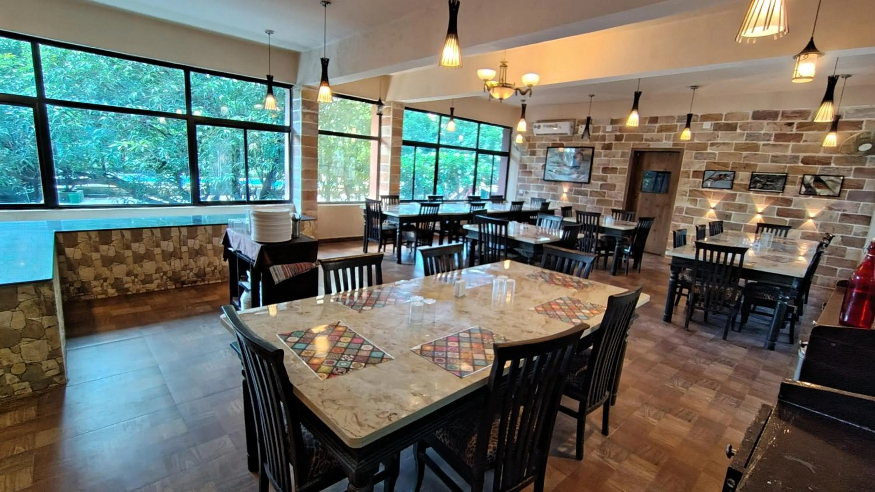 Restaurant/places to eat in Gir Lions Paw Resort with Swimming Pool