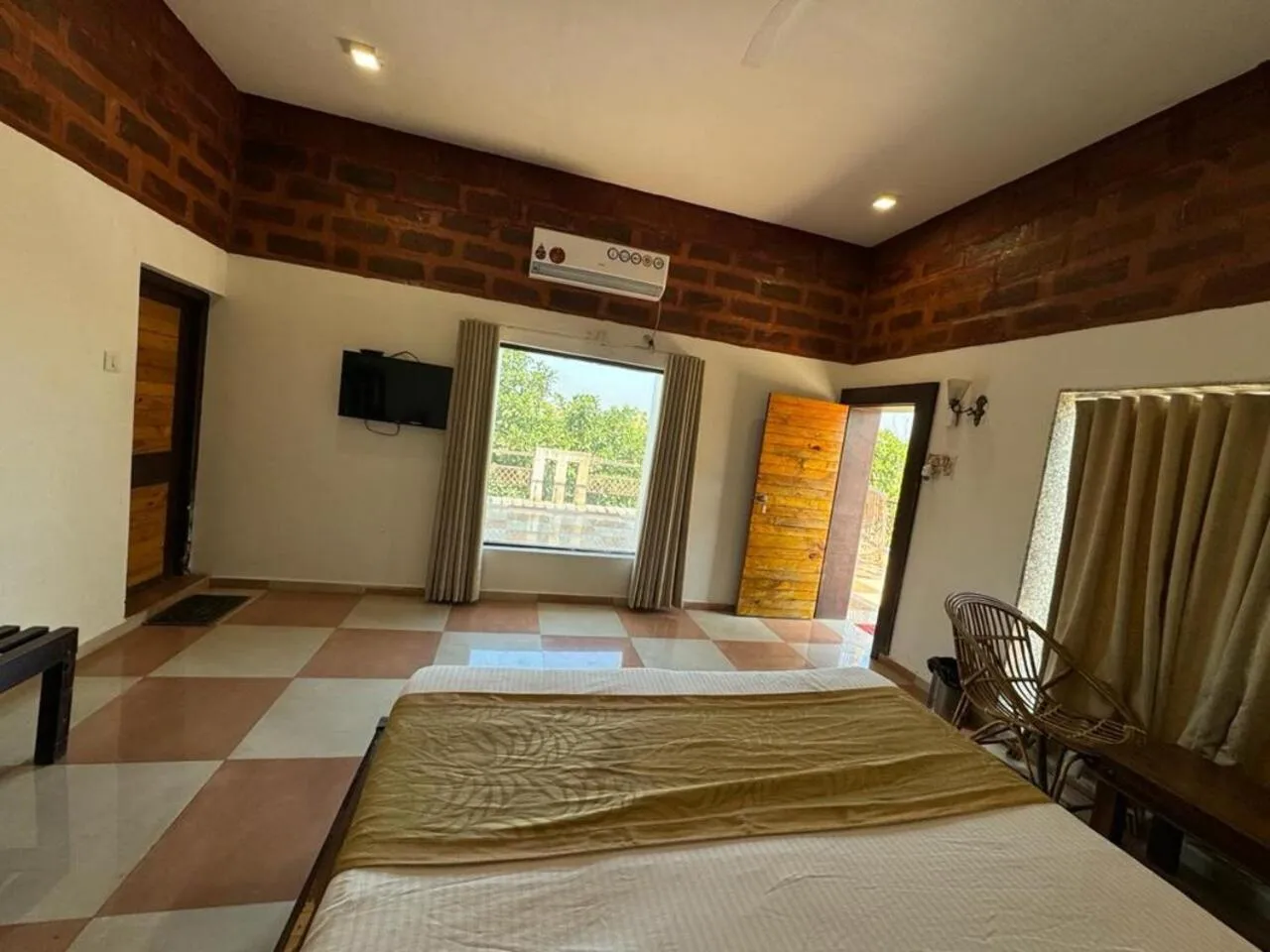 Bed in Gir Lions Paw Resort with Swimming Pool