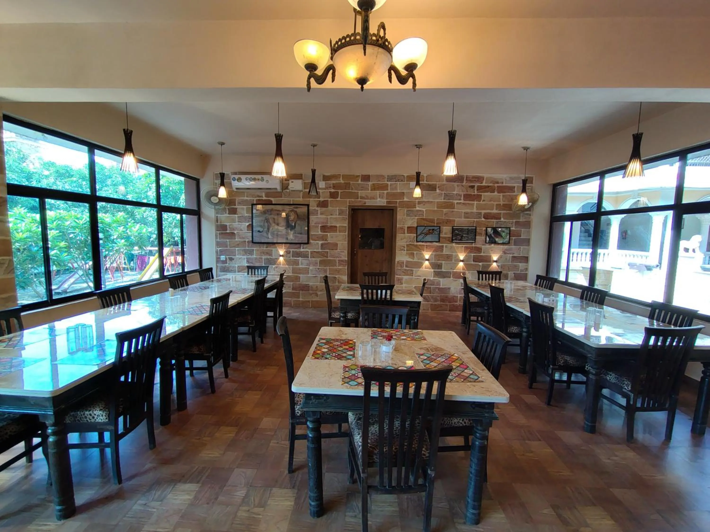 Restaurant/places to eat in Gir Lions Paw Resort with Swimming Pool