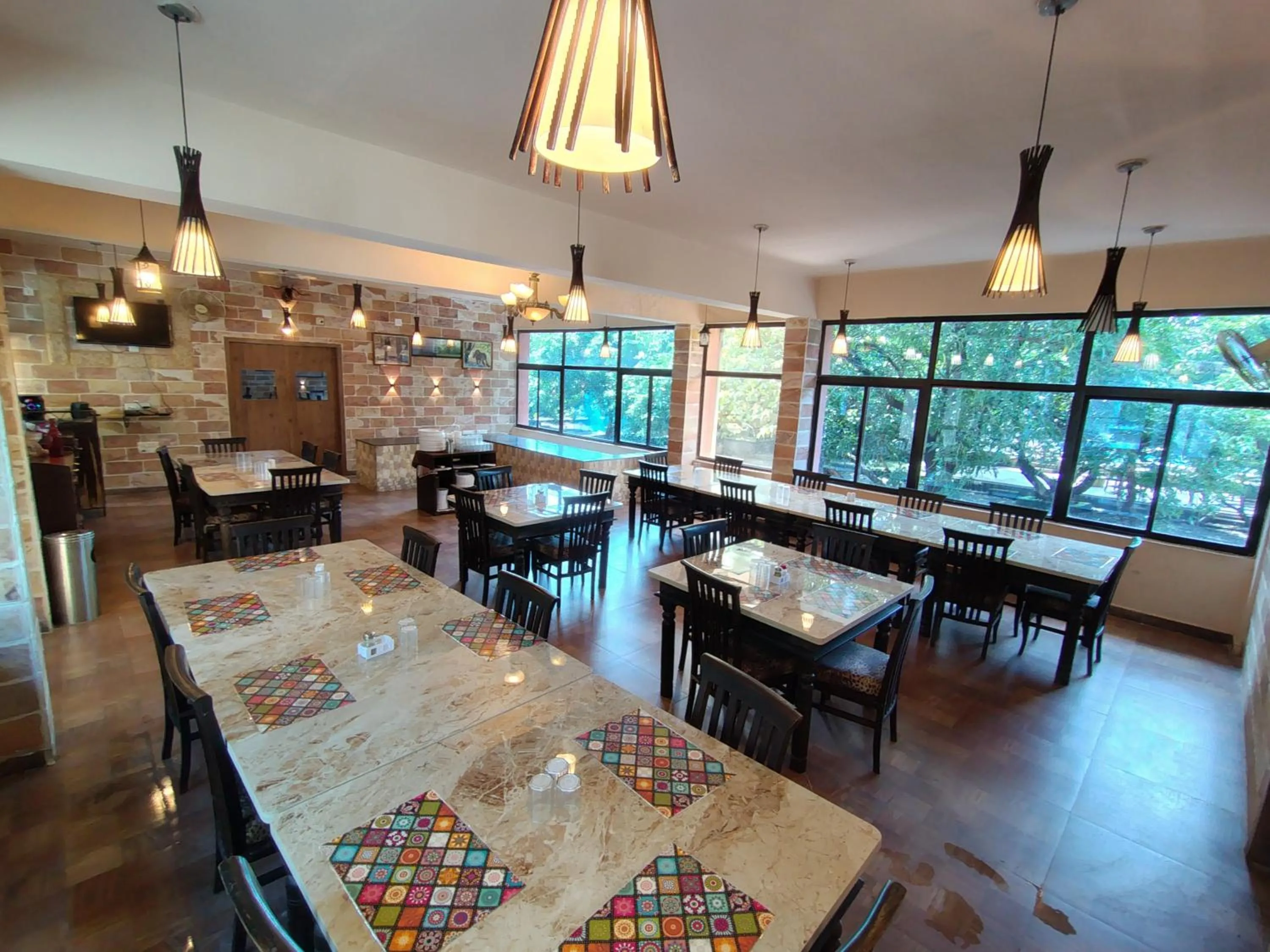 Restaurant/places to eat in Gir Lions Paw Resort with Swimming Pool