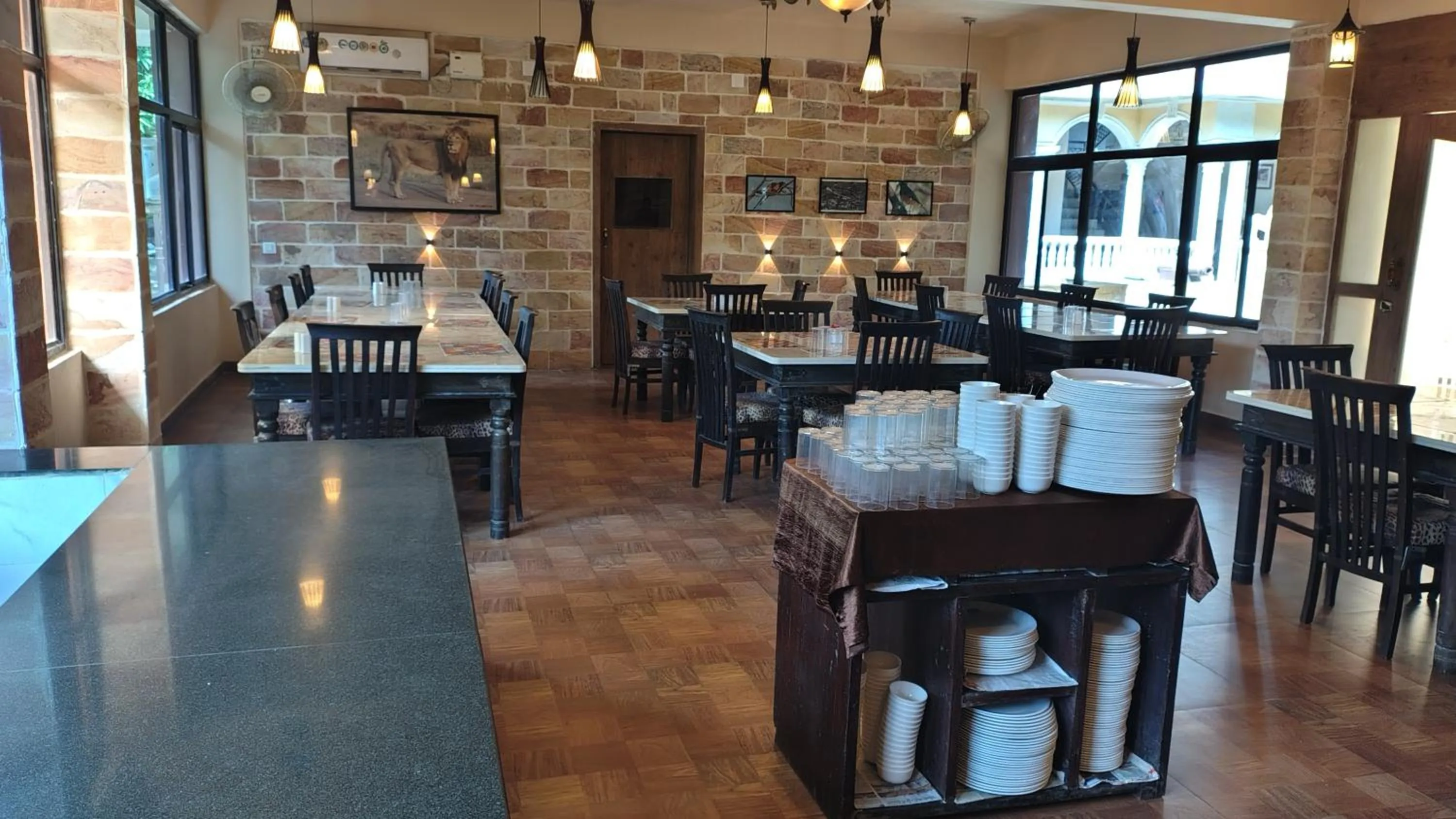 Restaurant/places to eat in Gir Lions Paw Resort with Swimming Pool