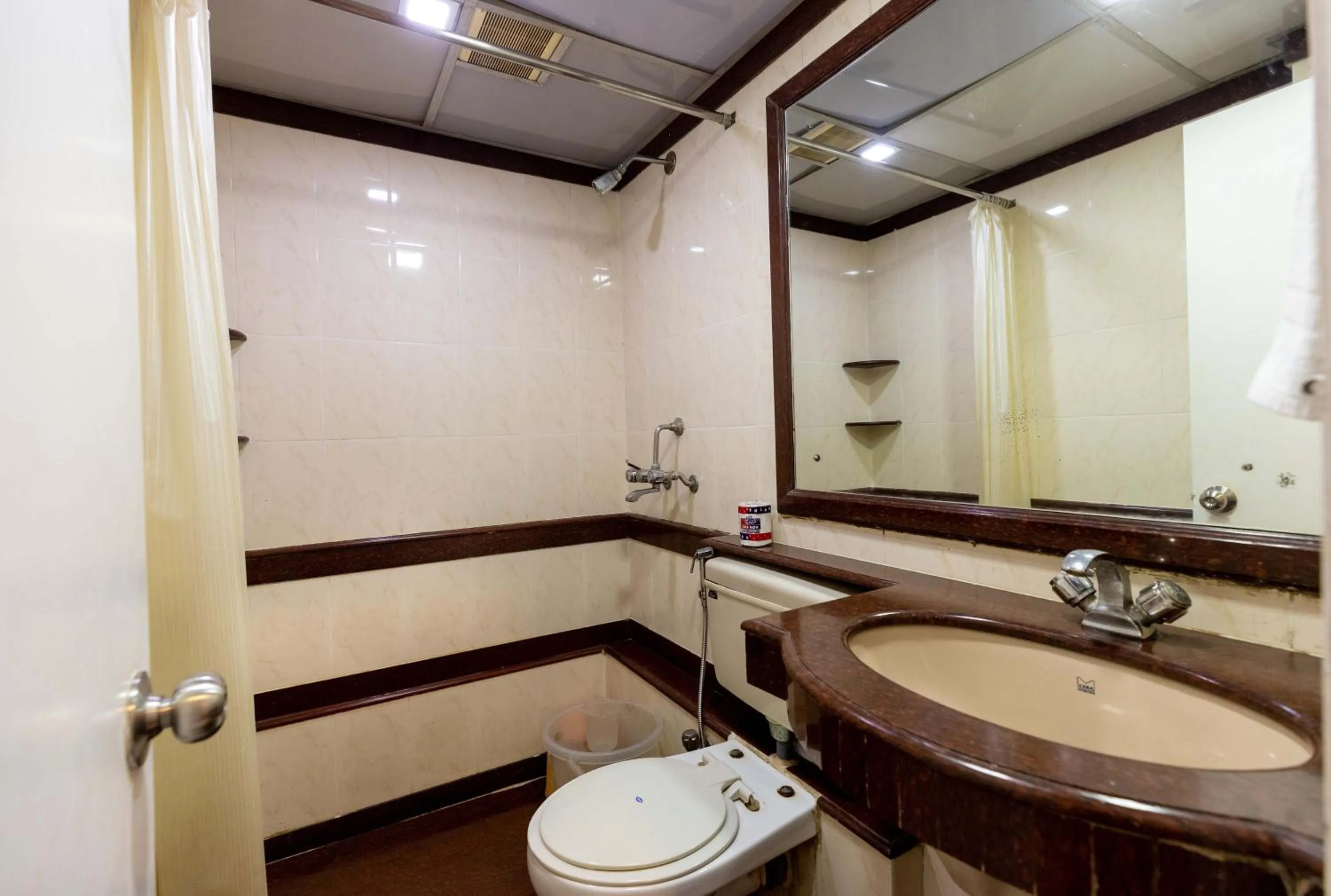 Bathroom in Hotel Parklane