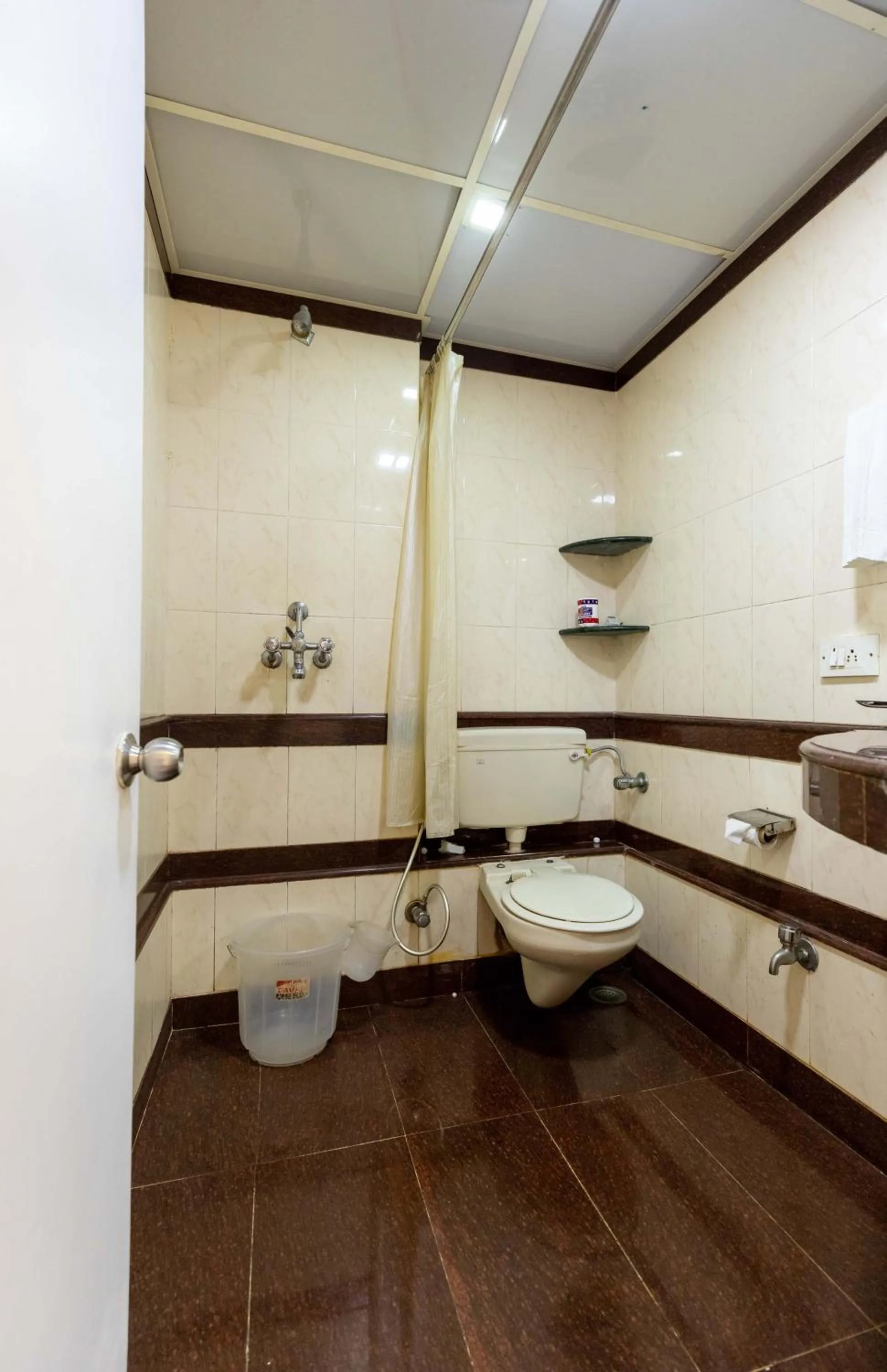 Bathroom in Hotel Parklane