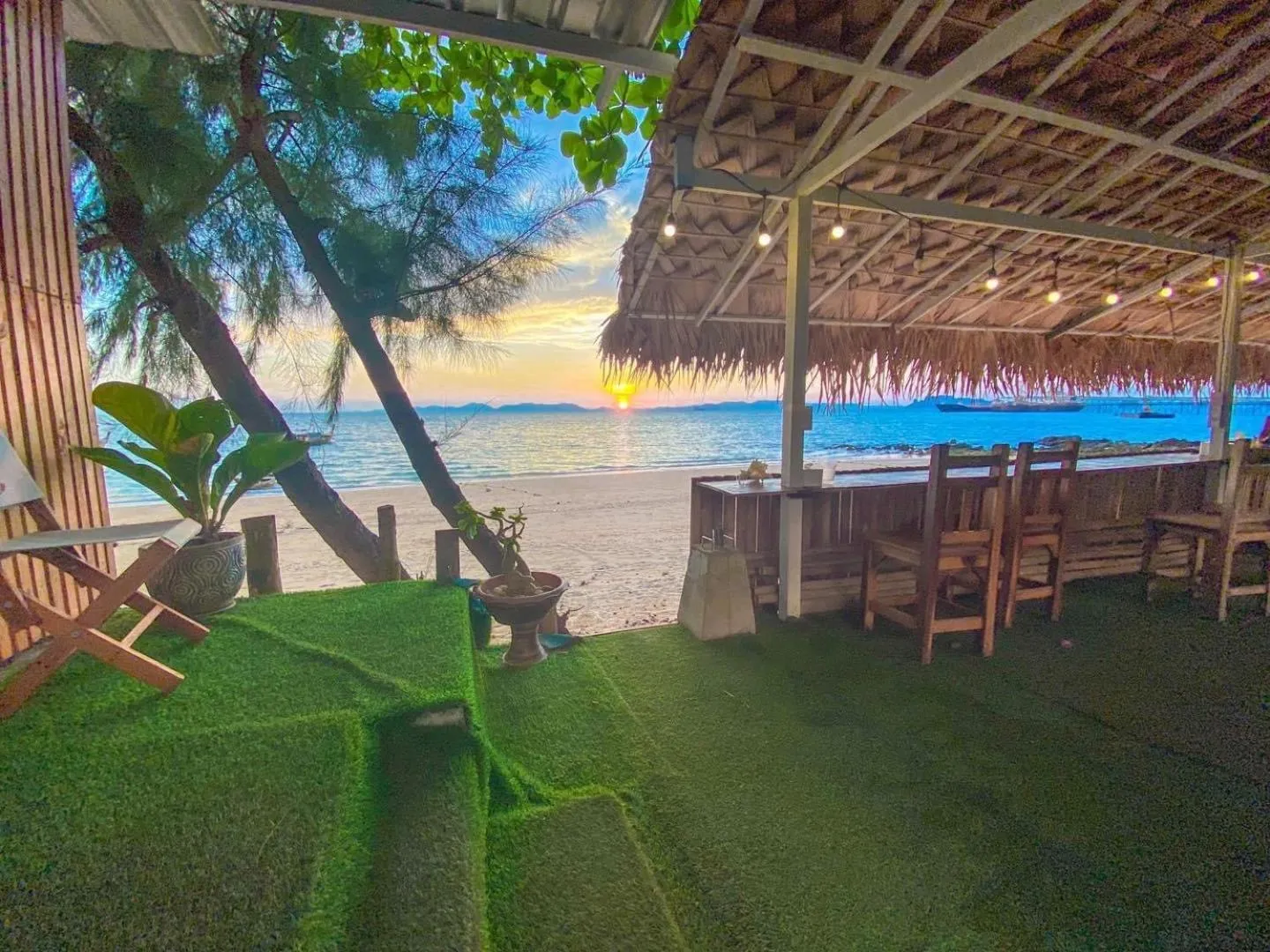 Beach in White Sand Halal House Krabi