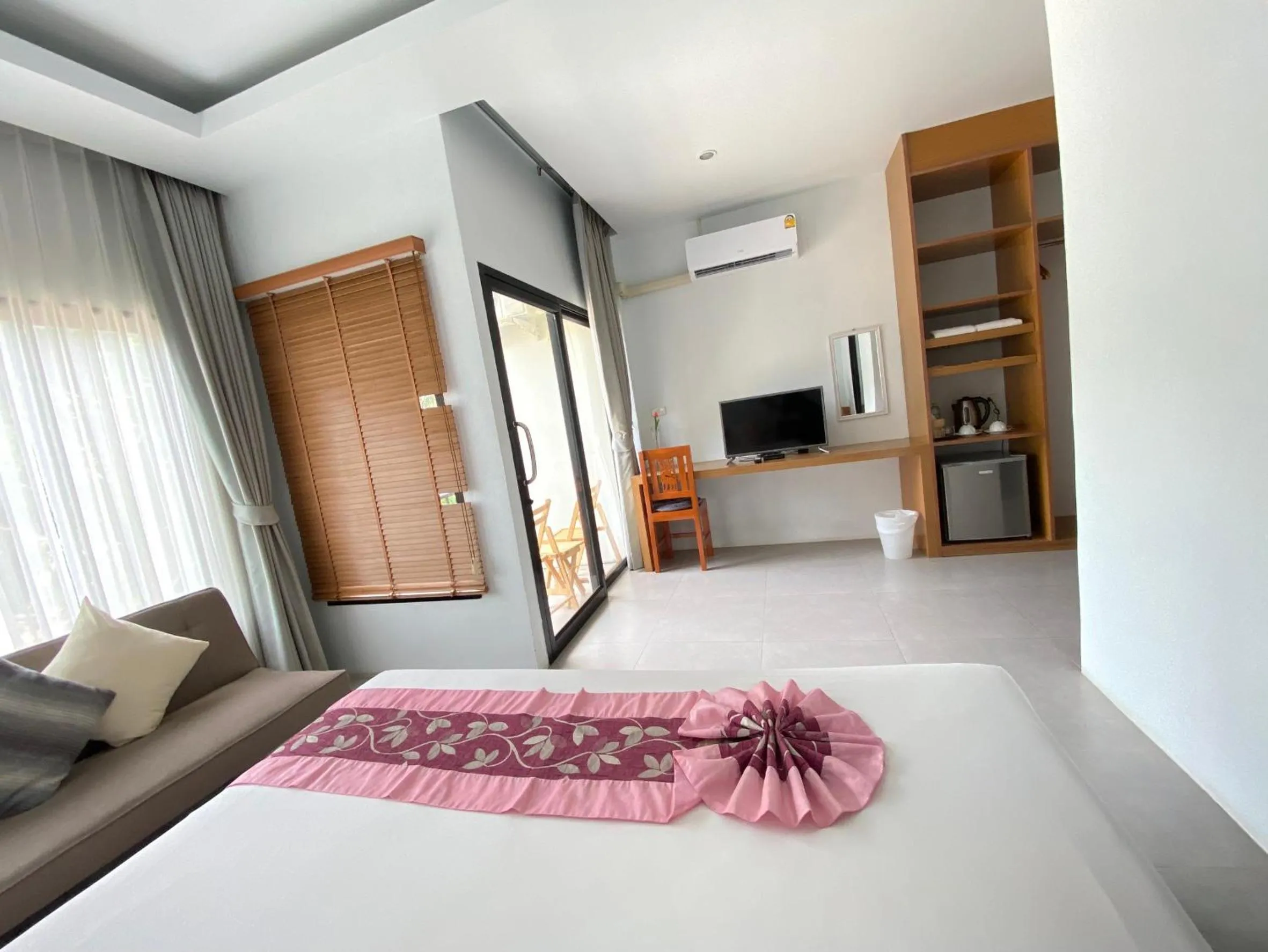 Photo of the whole room in White Sand Halal House Krabi