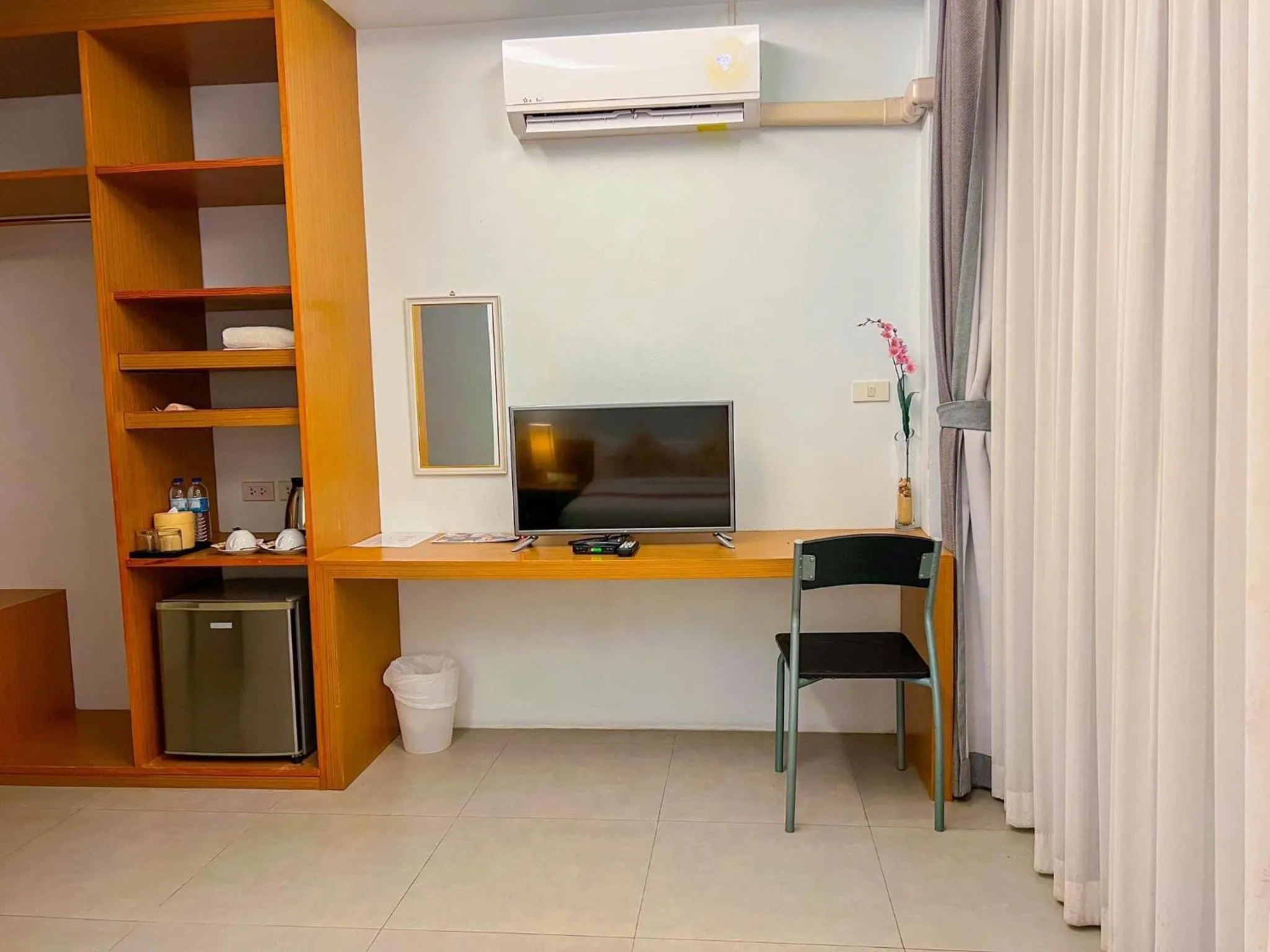 hair dresser in White Sand Halal House Krabi