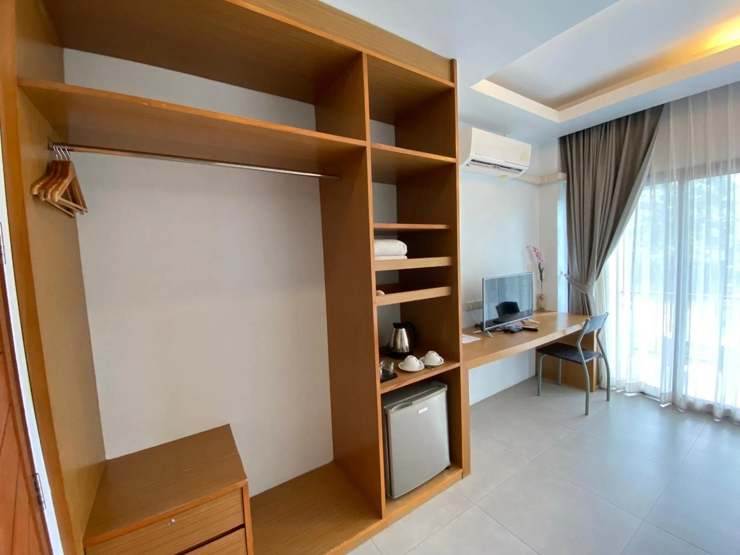 wardrobe in White Sand Halal House Krabi