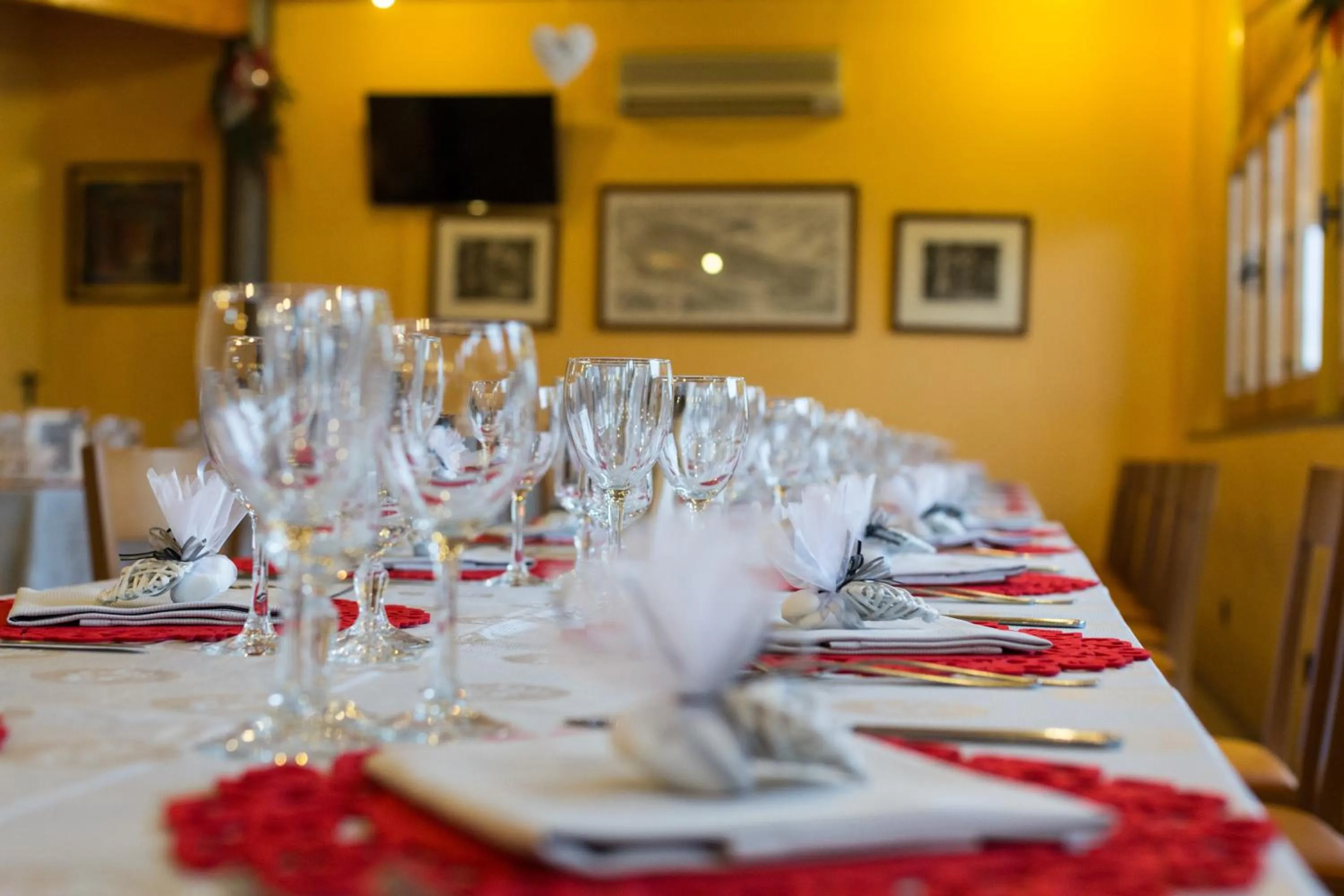 Restaurant/places to eat in Albergo Primavera