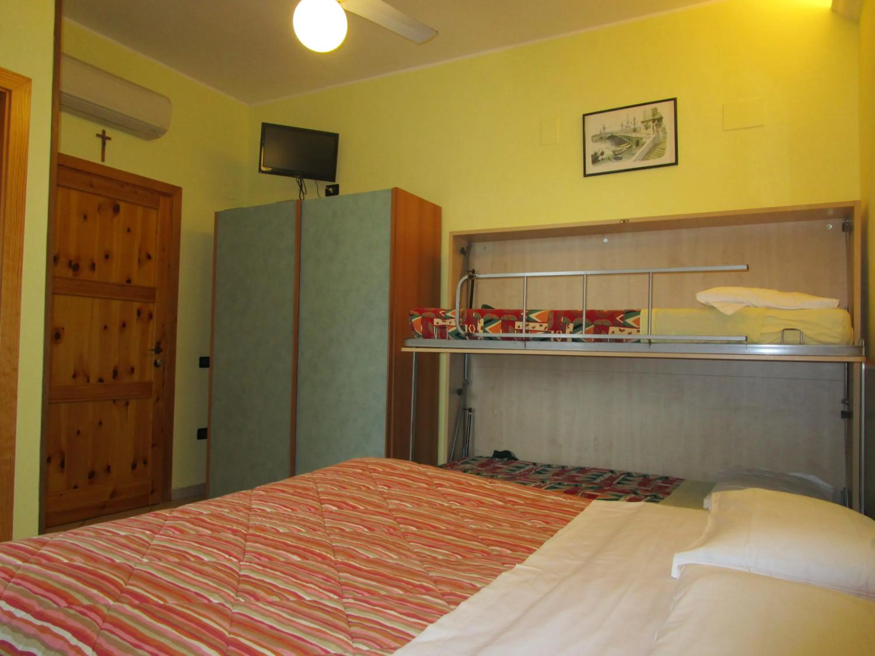 Photo of the whole room, Bed in Albergo Primavera