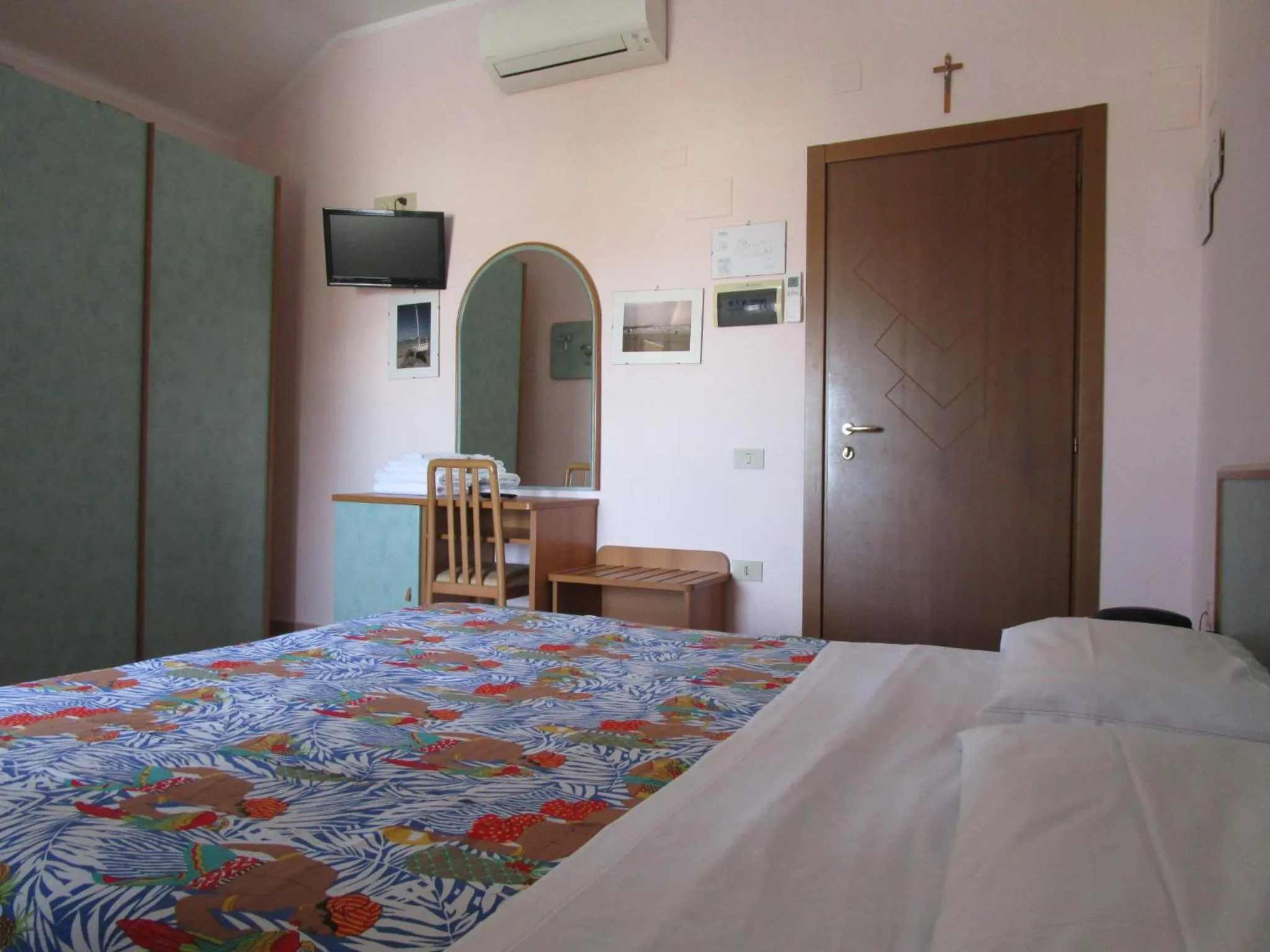 Photo of the whole room, Bed in Albergo Primavera