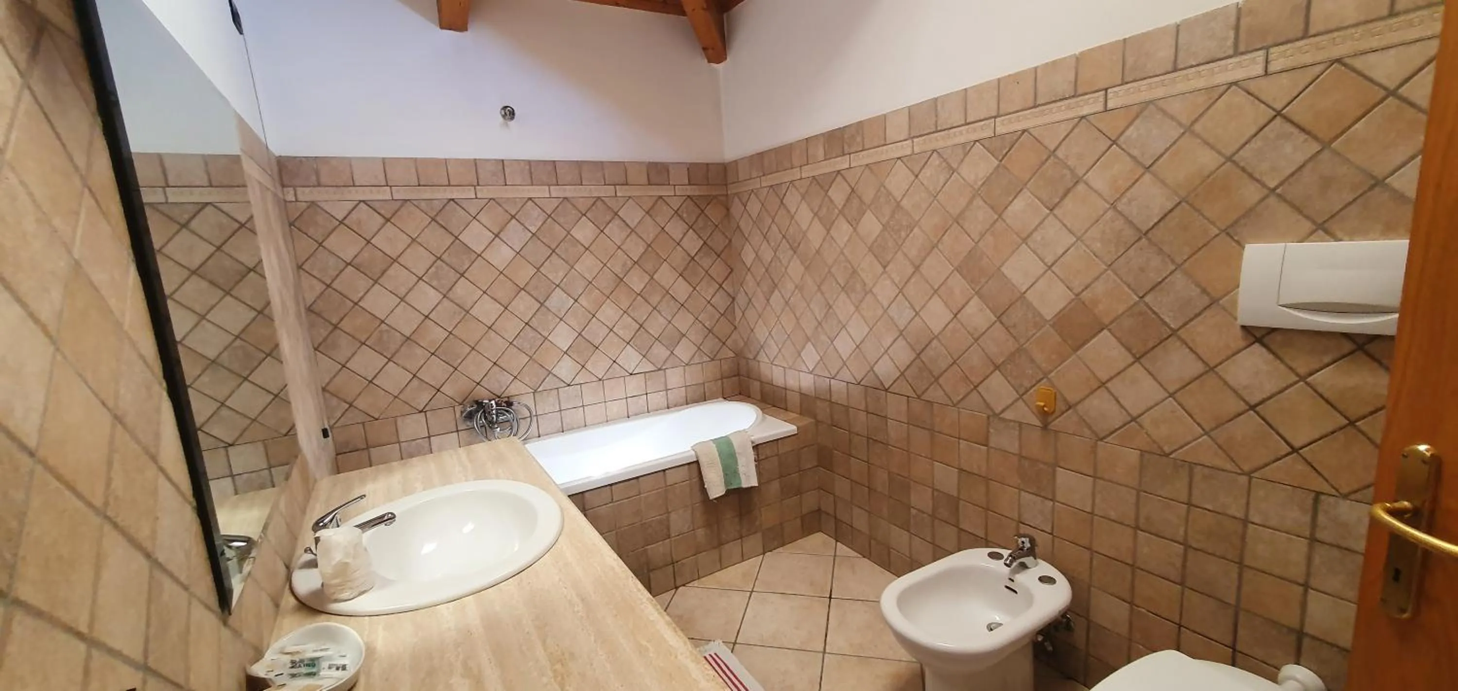 Bathroom in Albergo Primavera