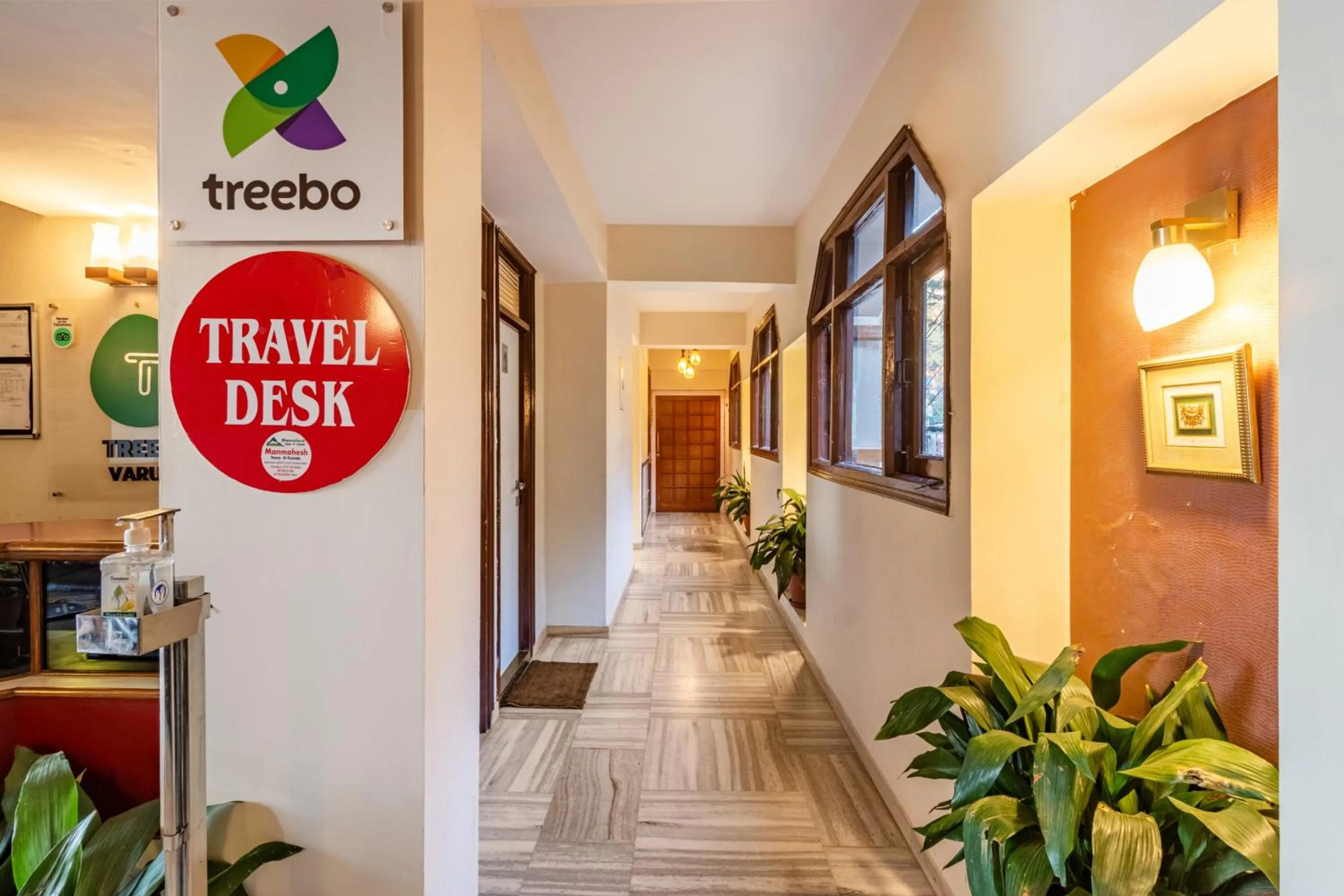 Lobby or reception in Treebo Varuna With Mountain View, Mall Road