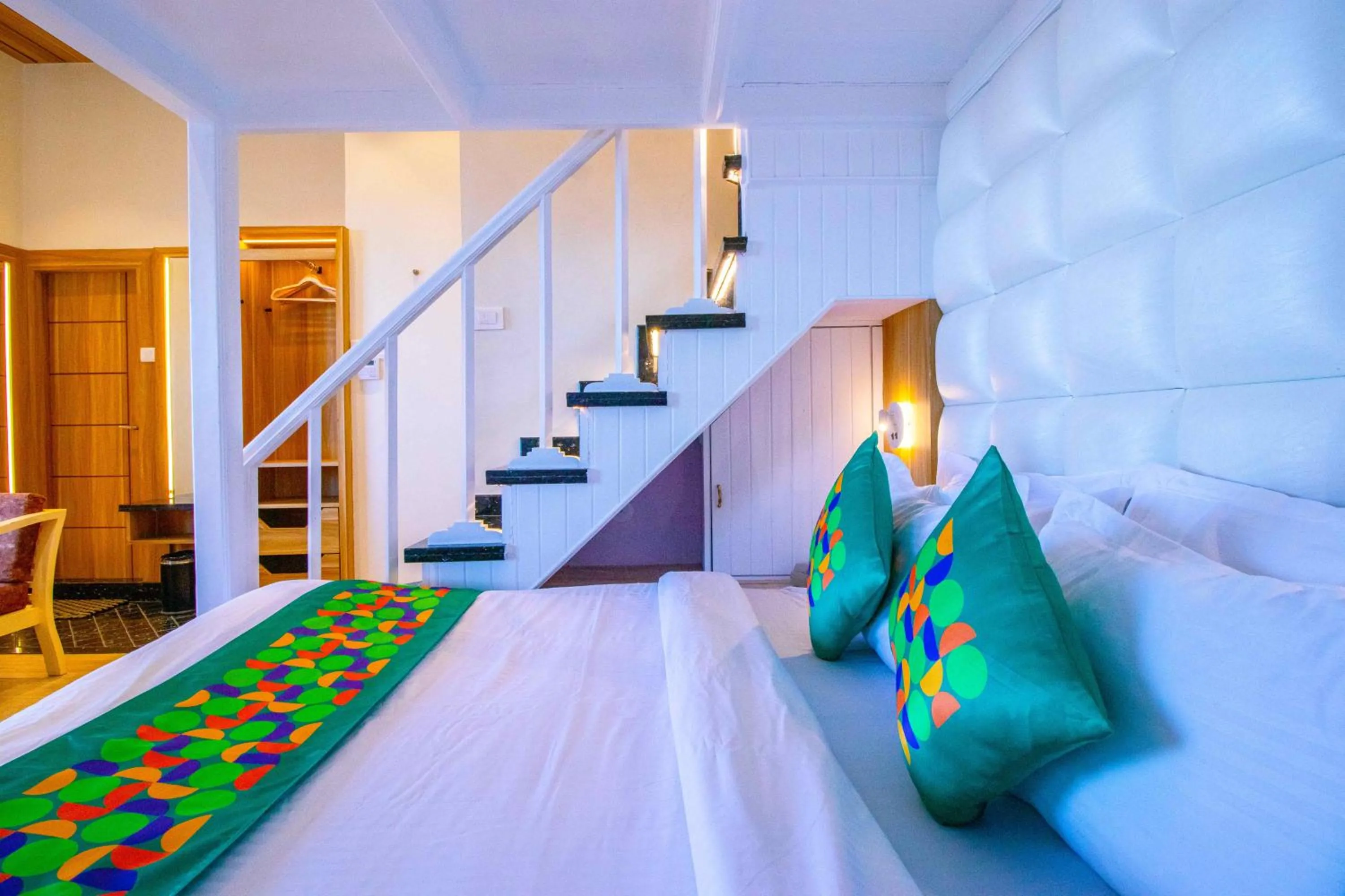 Bedroom, Bed in Treebo Varuna With Mountain View, Mall Road