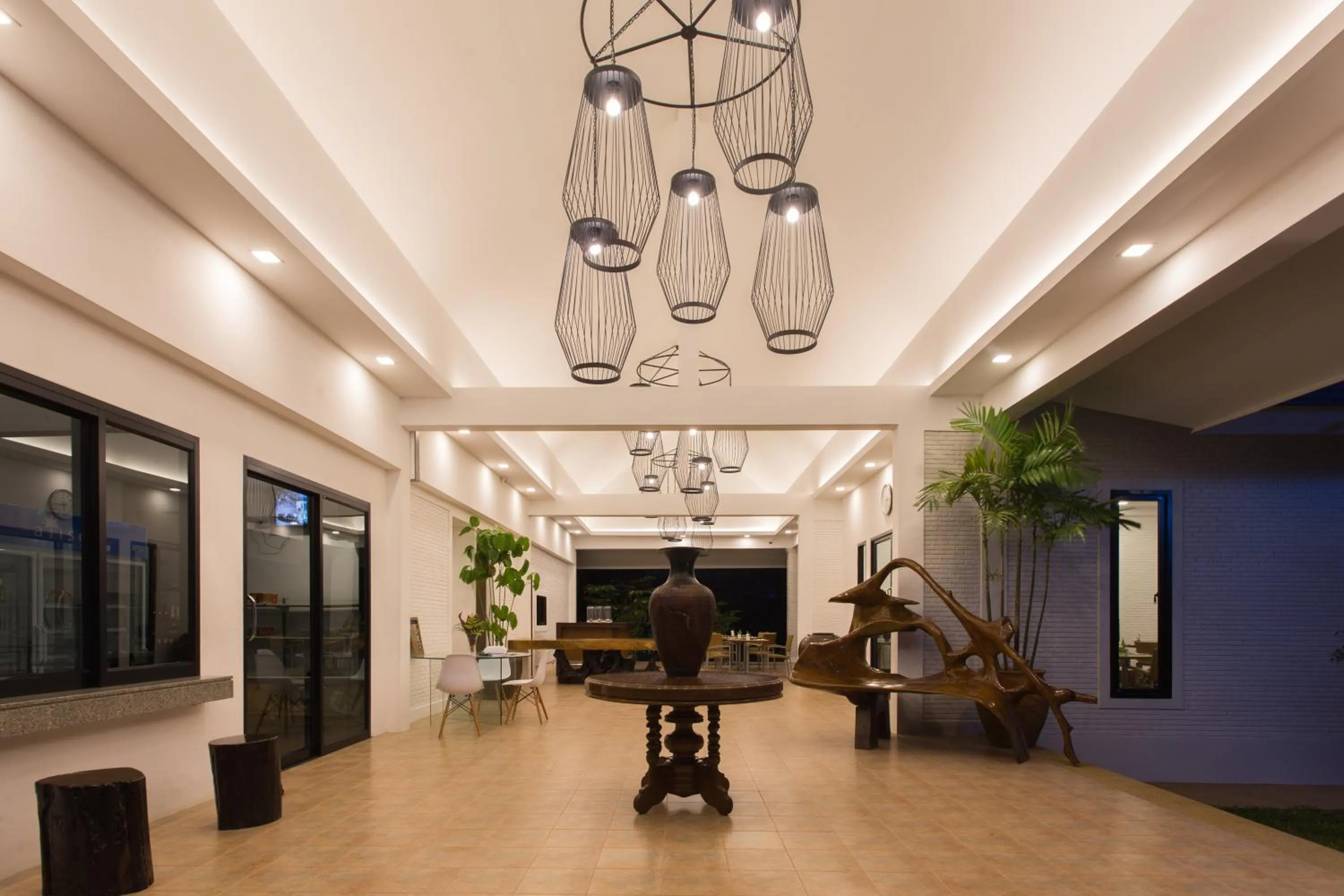 Restaurant/places to eat in Alisea Pool Villa Aonang