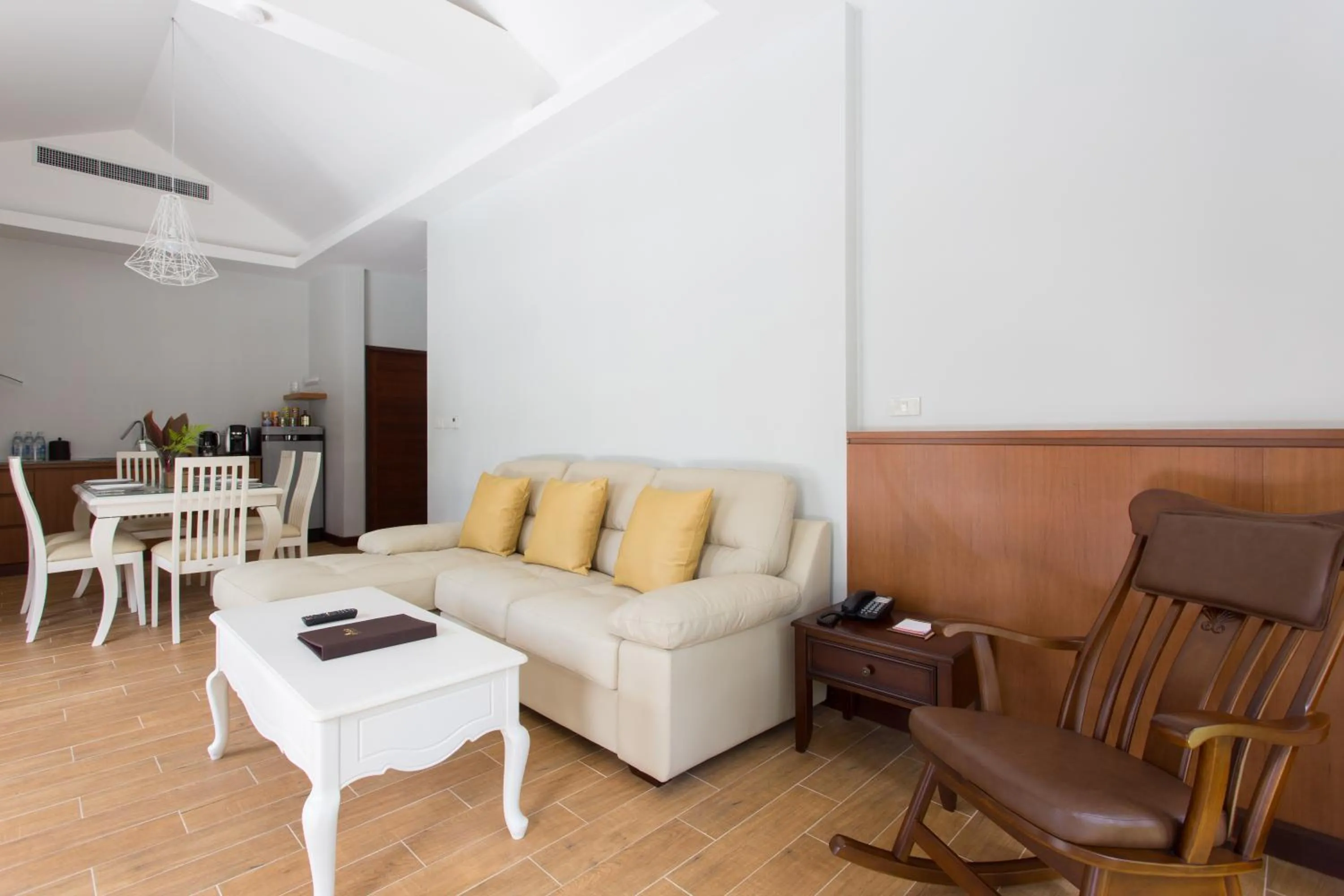 TV and multimedia in Alisea Pool Villa Aonang