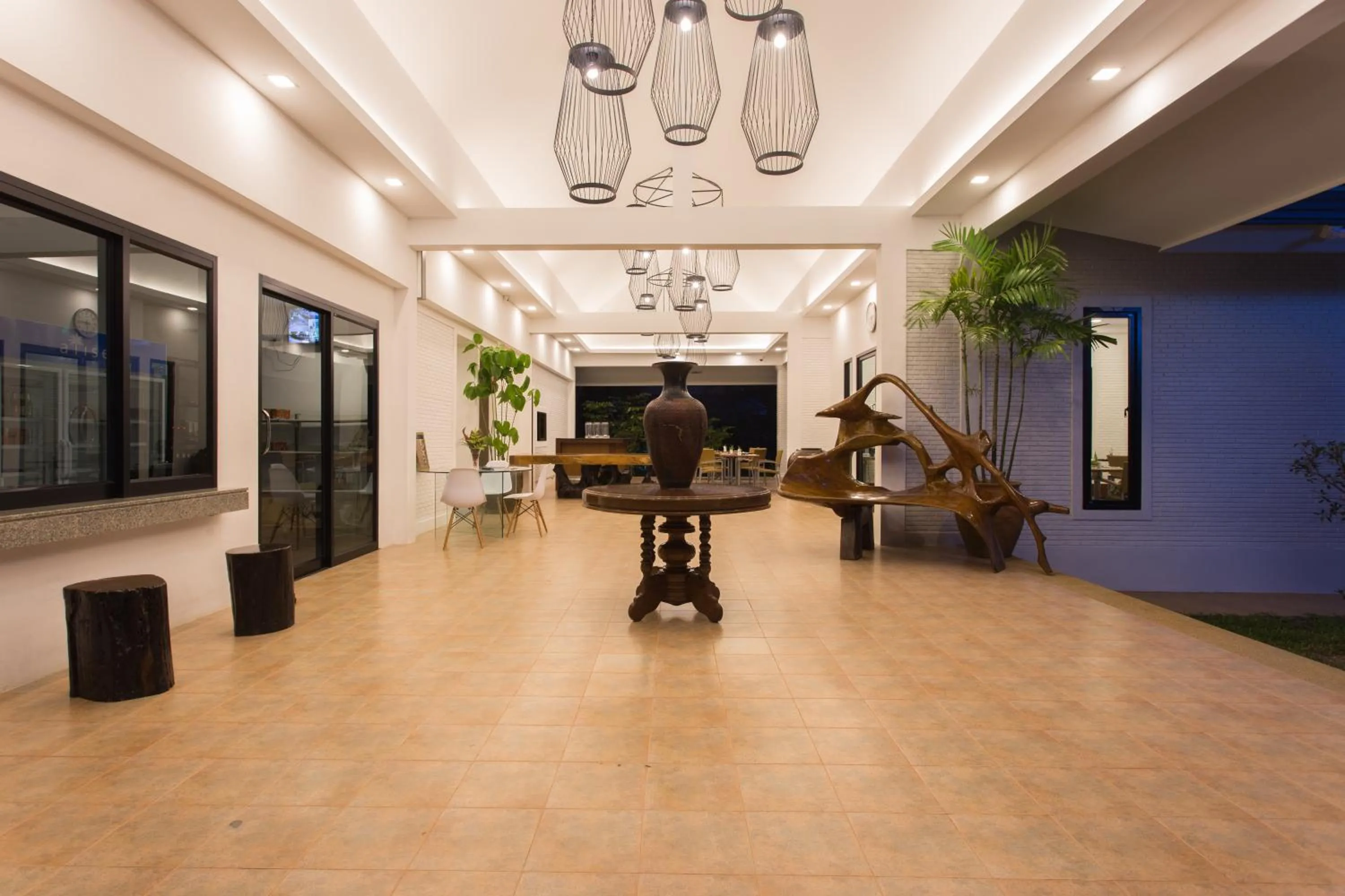 Restaurant/places to eat in Alisea Pool Villa Aonang