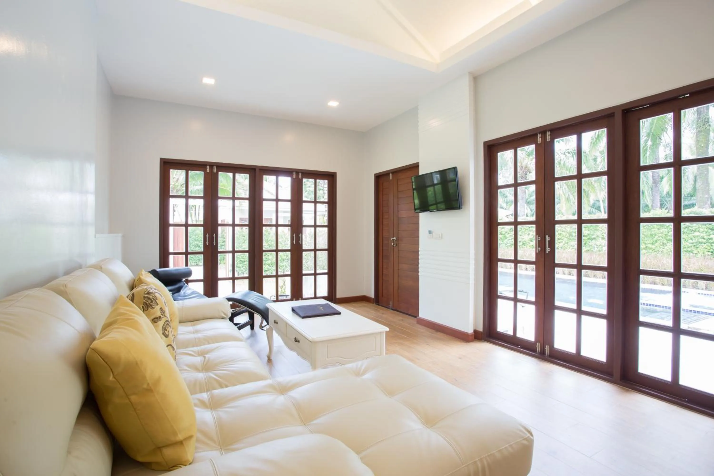 TV and multimedia in Alisea Pool Villa Aonang