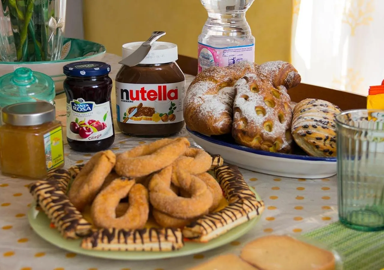 Communal lounge/ TV room in B&B Lemons Coast