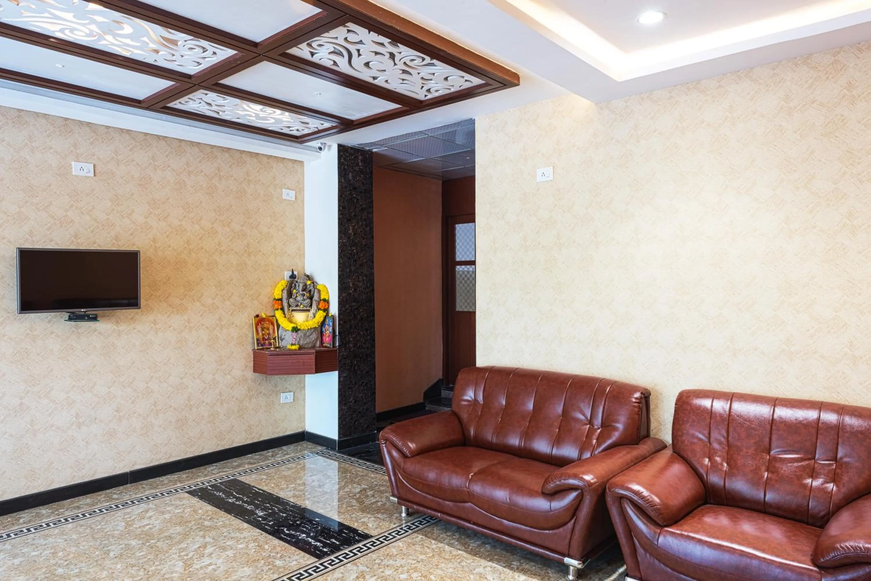 Lobby or reception in Treebo Empire