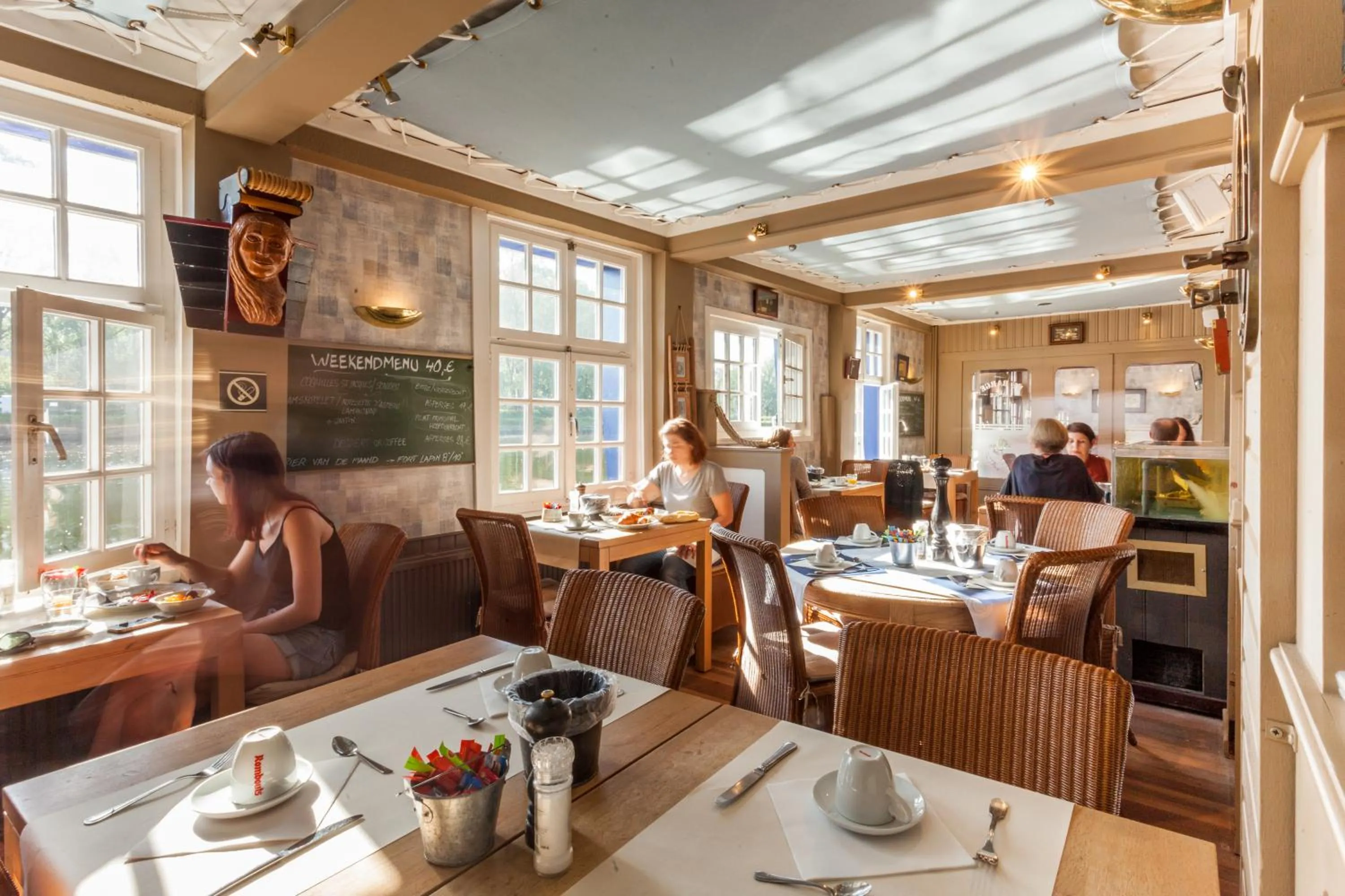 Restaurant/places to eat in Boat Hotel De Barge