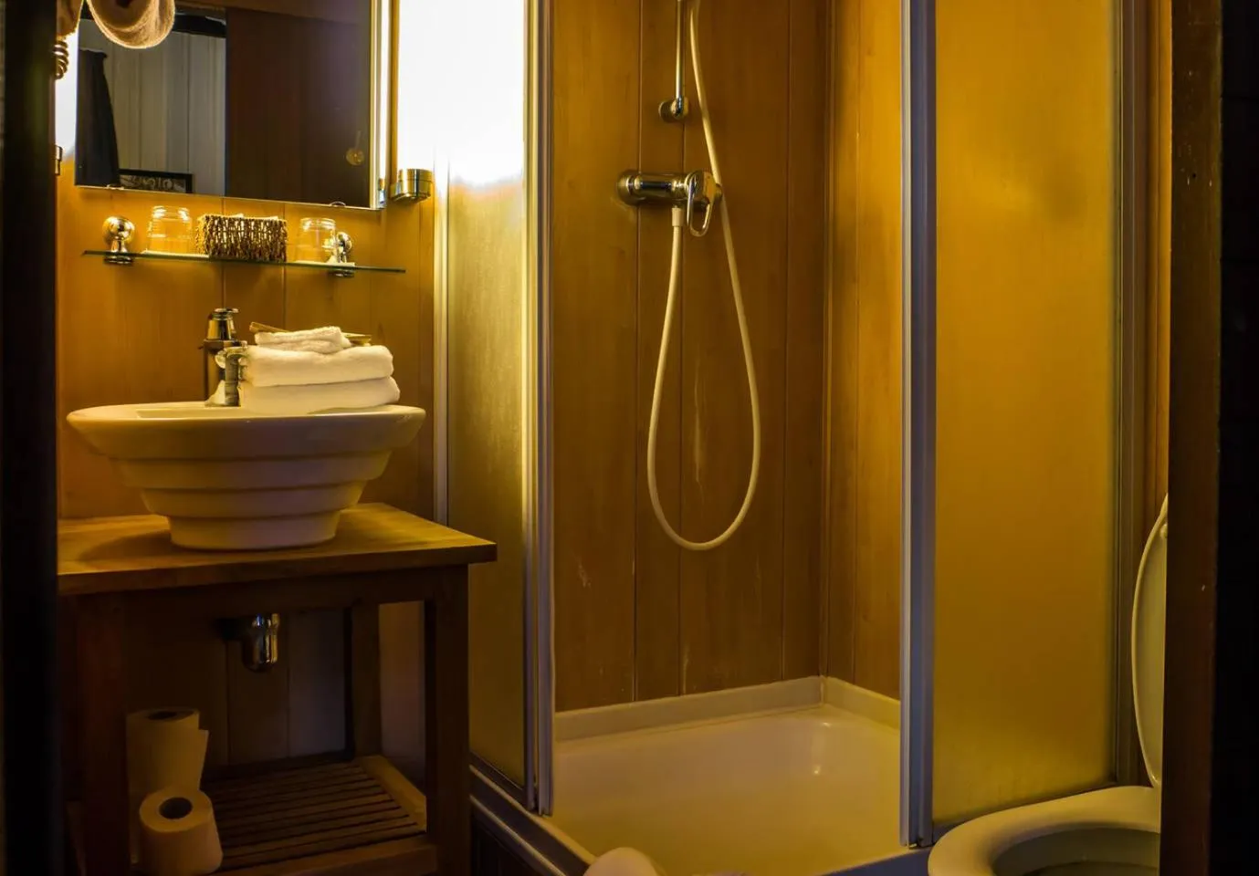 Bathroom in Boat Hotel De Barge