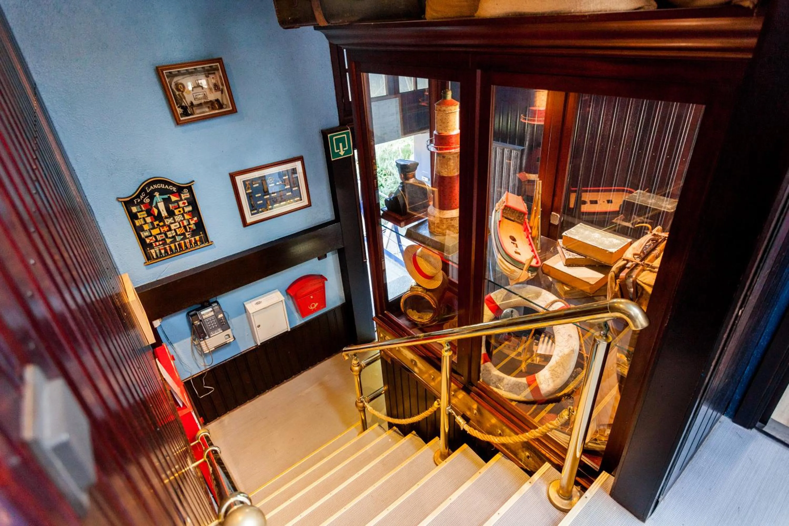 Property building in Boat Hotel De Barge