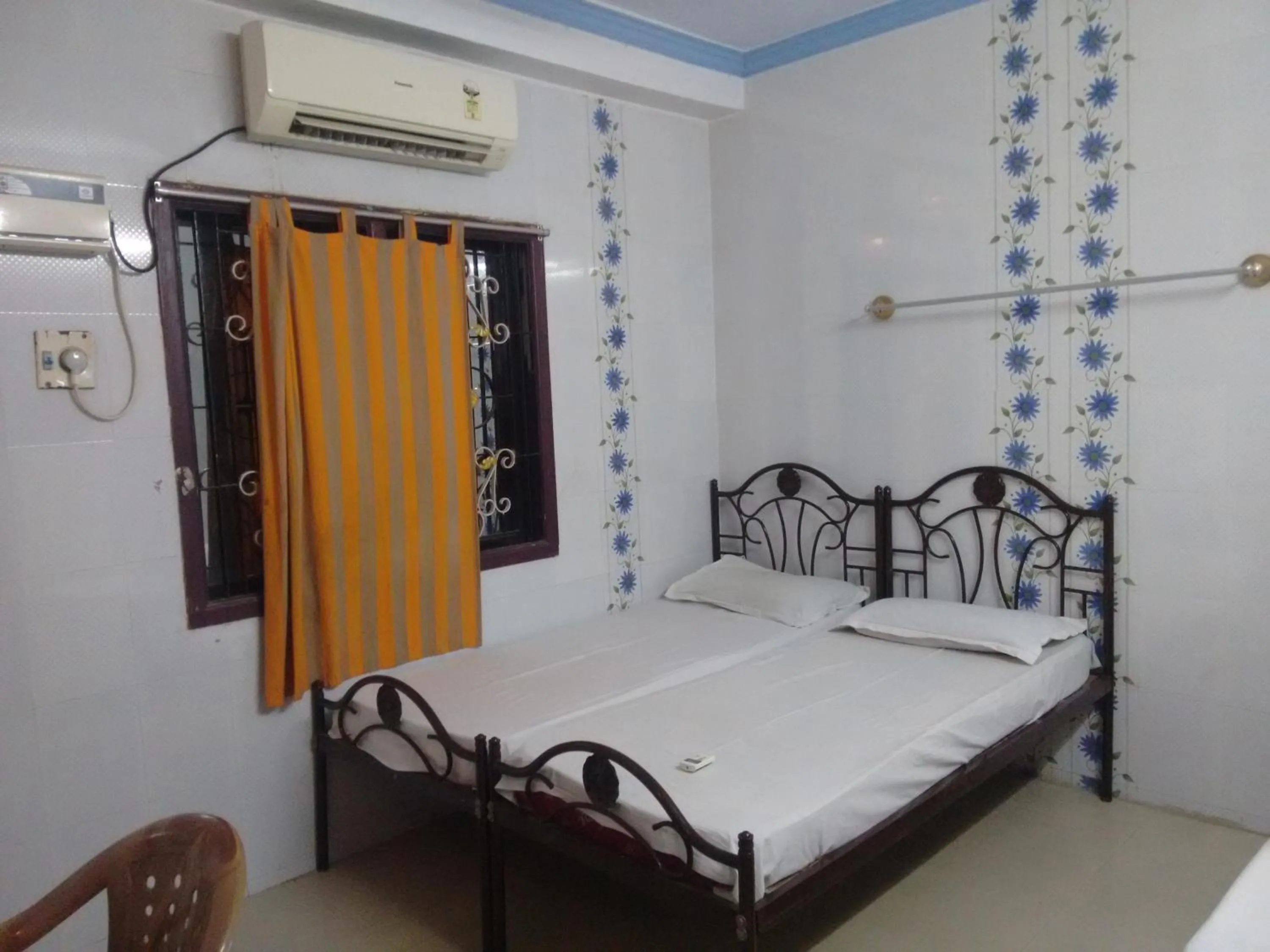 Bedroom, Bed in New Regency