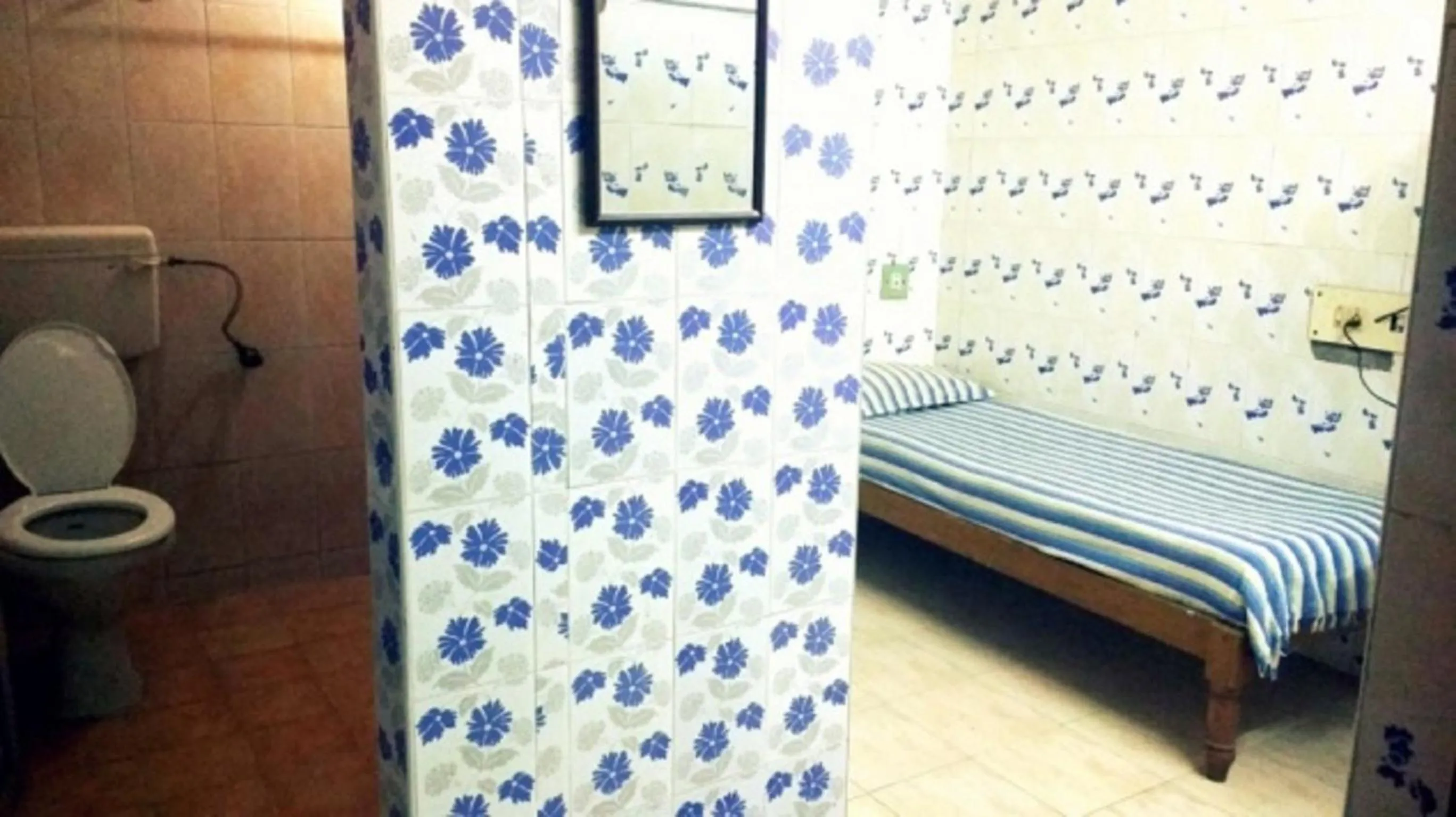 Toilet, Bed in New Regency