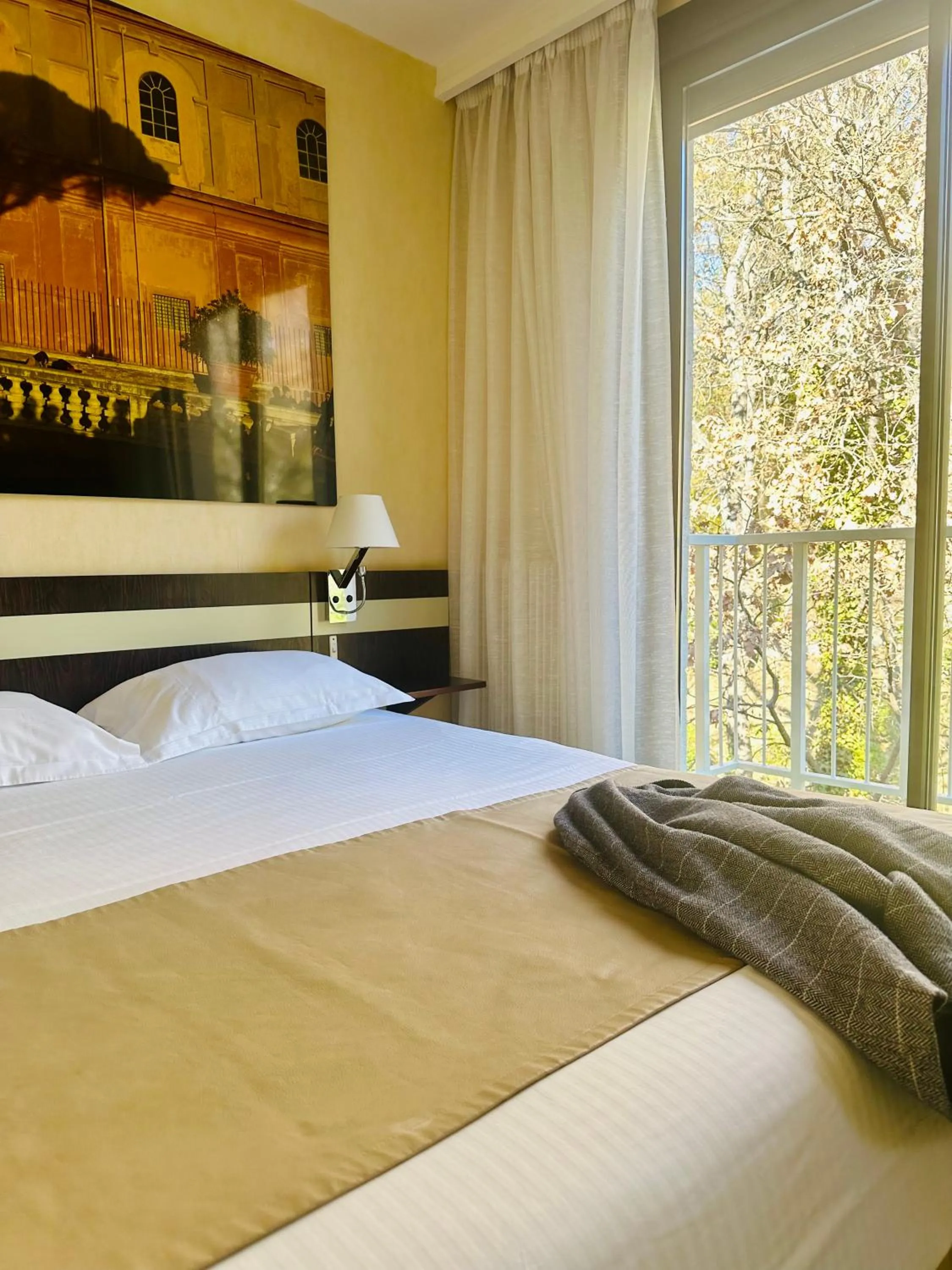 Bedroom, Bed in Villa Borghese, The Originals Relais